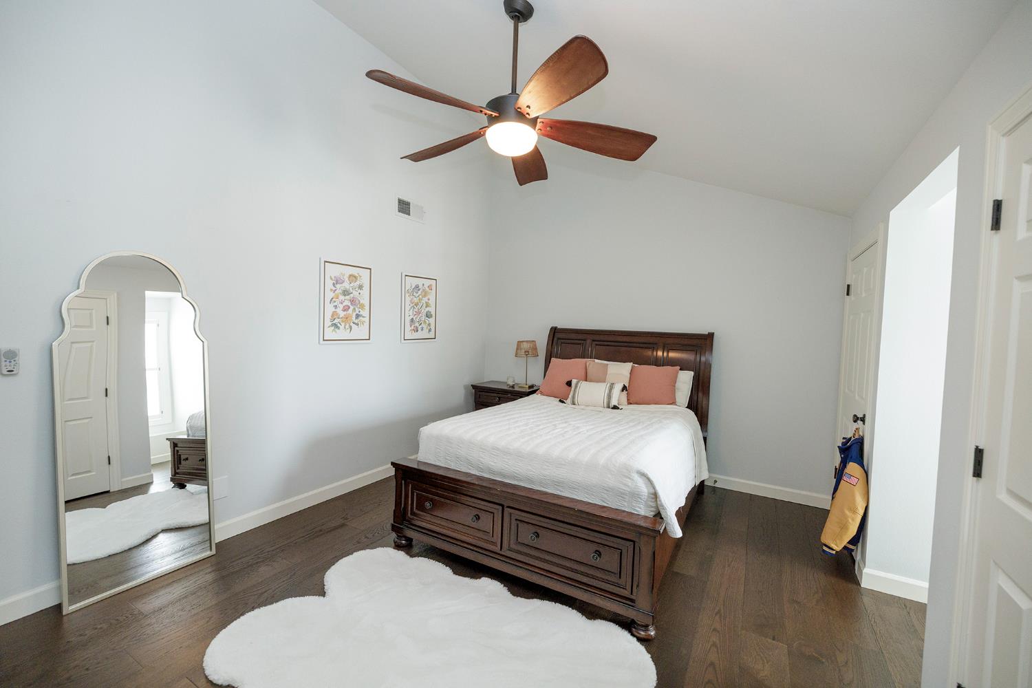 2220 Castleview Dr, Turlock, CA 95382