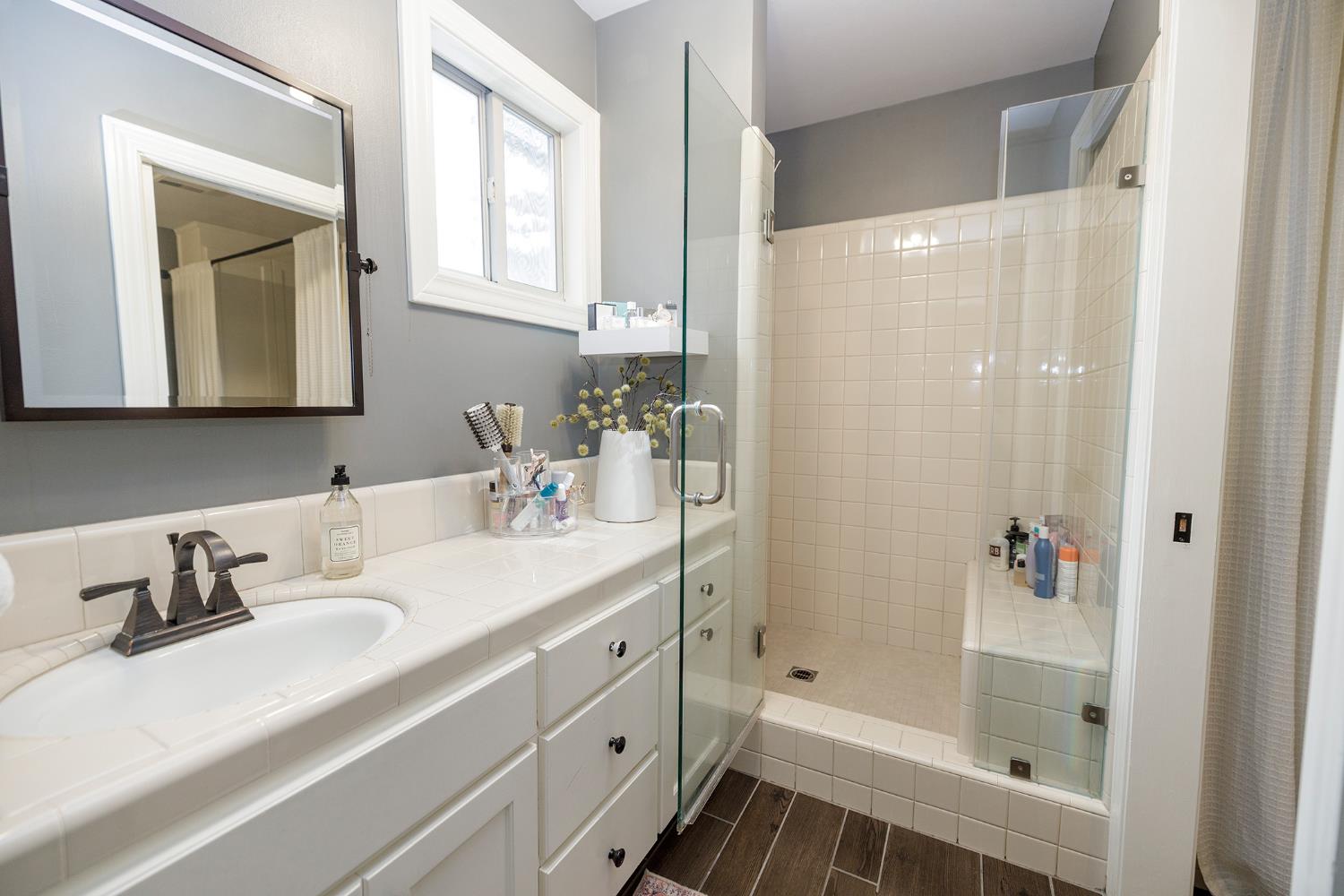 2220 Castleview Dr, Turlock, CA 95382