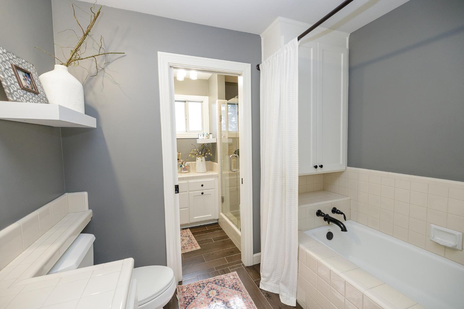 2220 Castleview Dr, Turlock, CA 95382