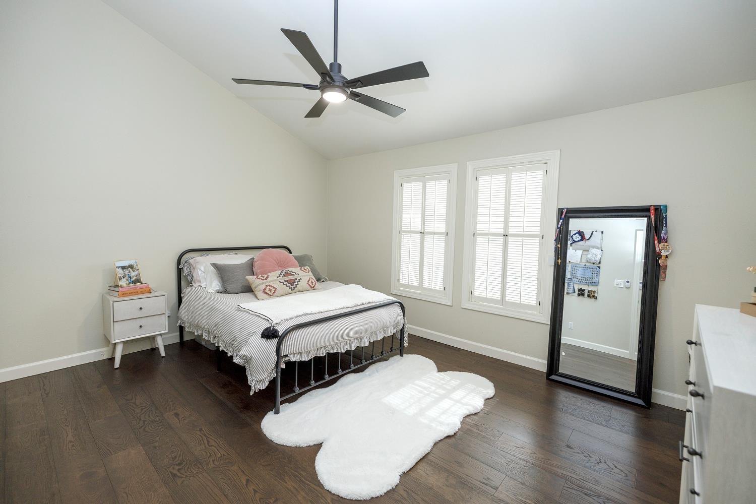 2220 Castleview Dr, Turlock, CA 95382