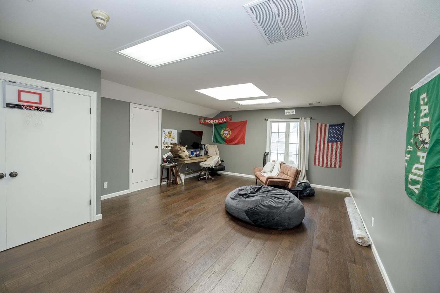 2220 Castleview Dr, Turlock, CA 95382