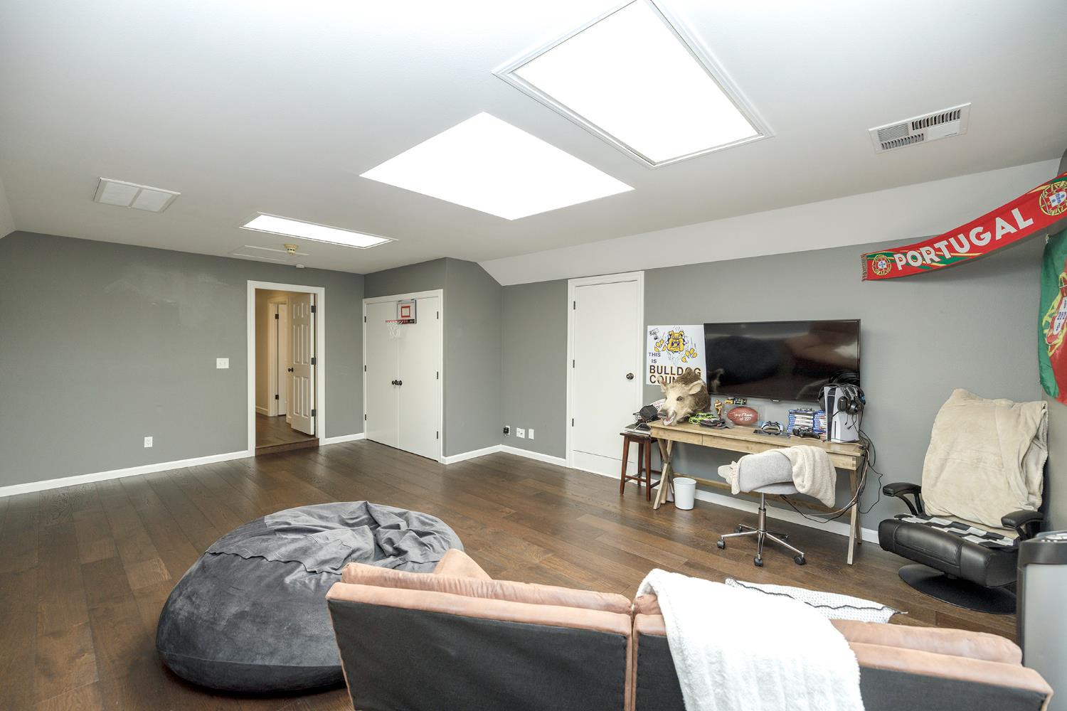 2220 Castleview Dr, Turlock, CA 95382