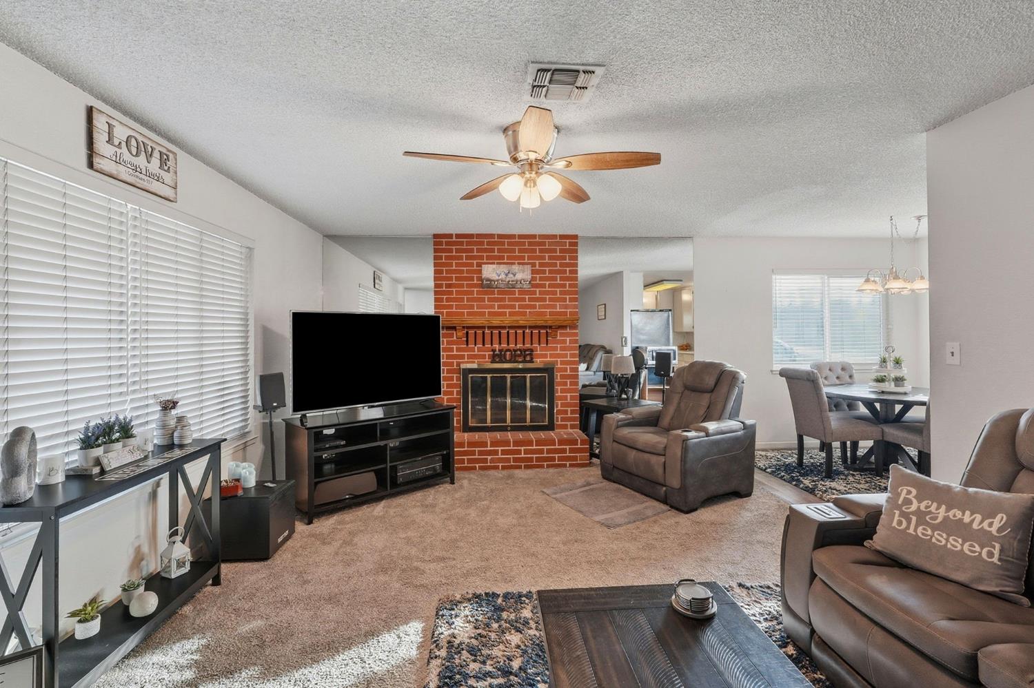 811 Hacienda Ave, Manteca, CA 95336