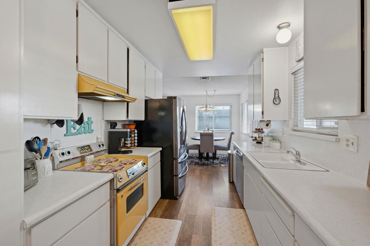 811 Hacienda Ave, Manteca, CA 95336