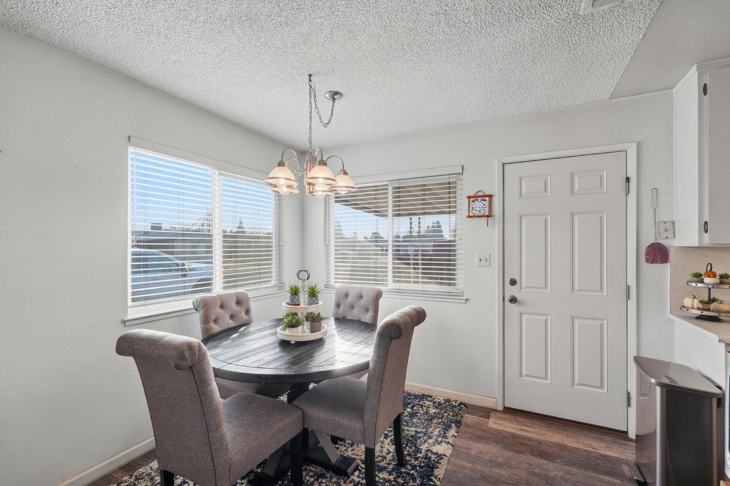 811 Hacienda Ave, Manteca, CA 95336