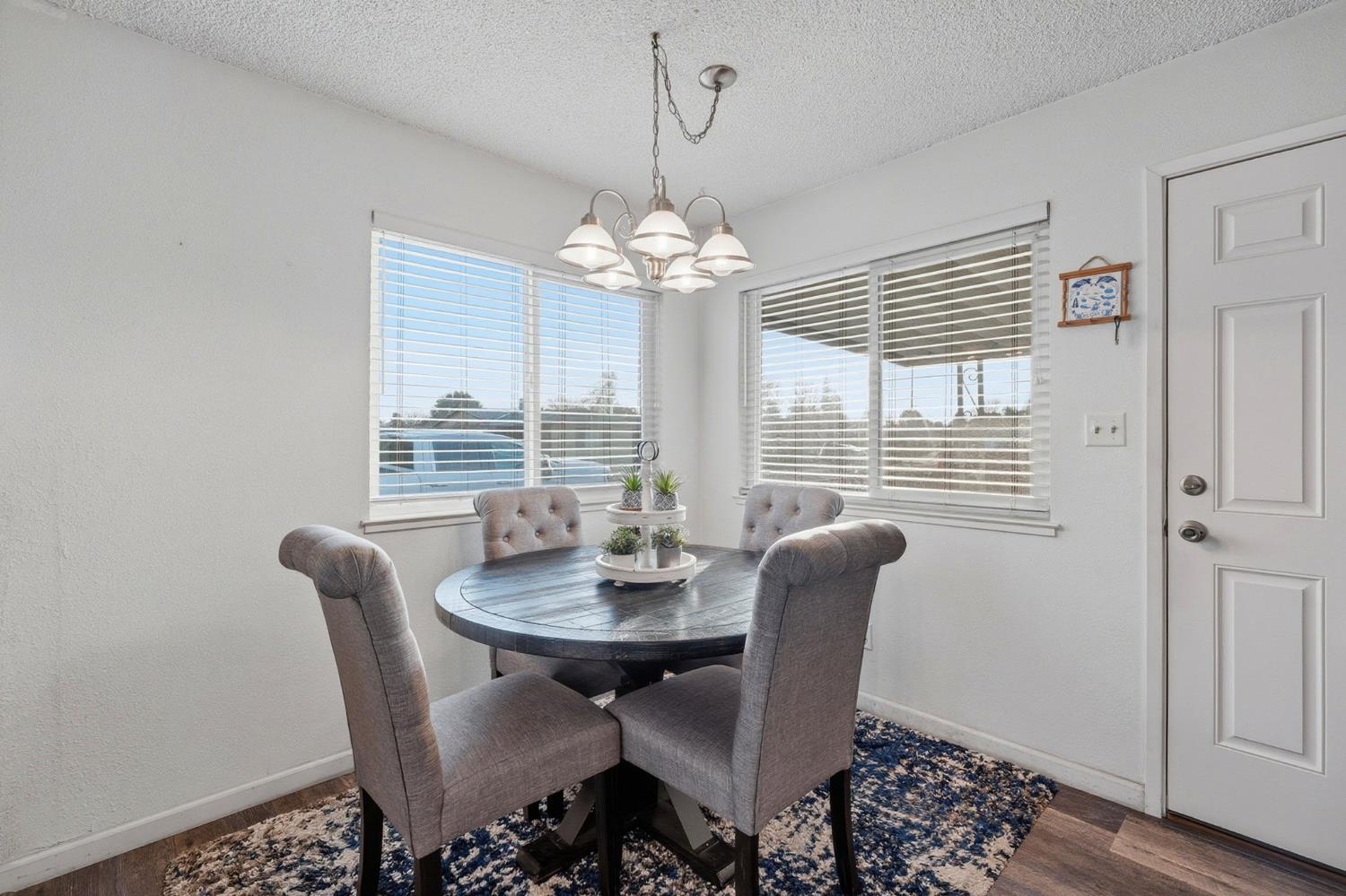 811 Hacienda Ave, Manteca, CA 95336