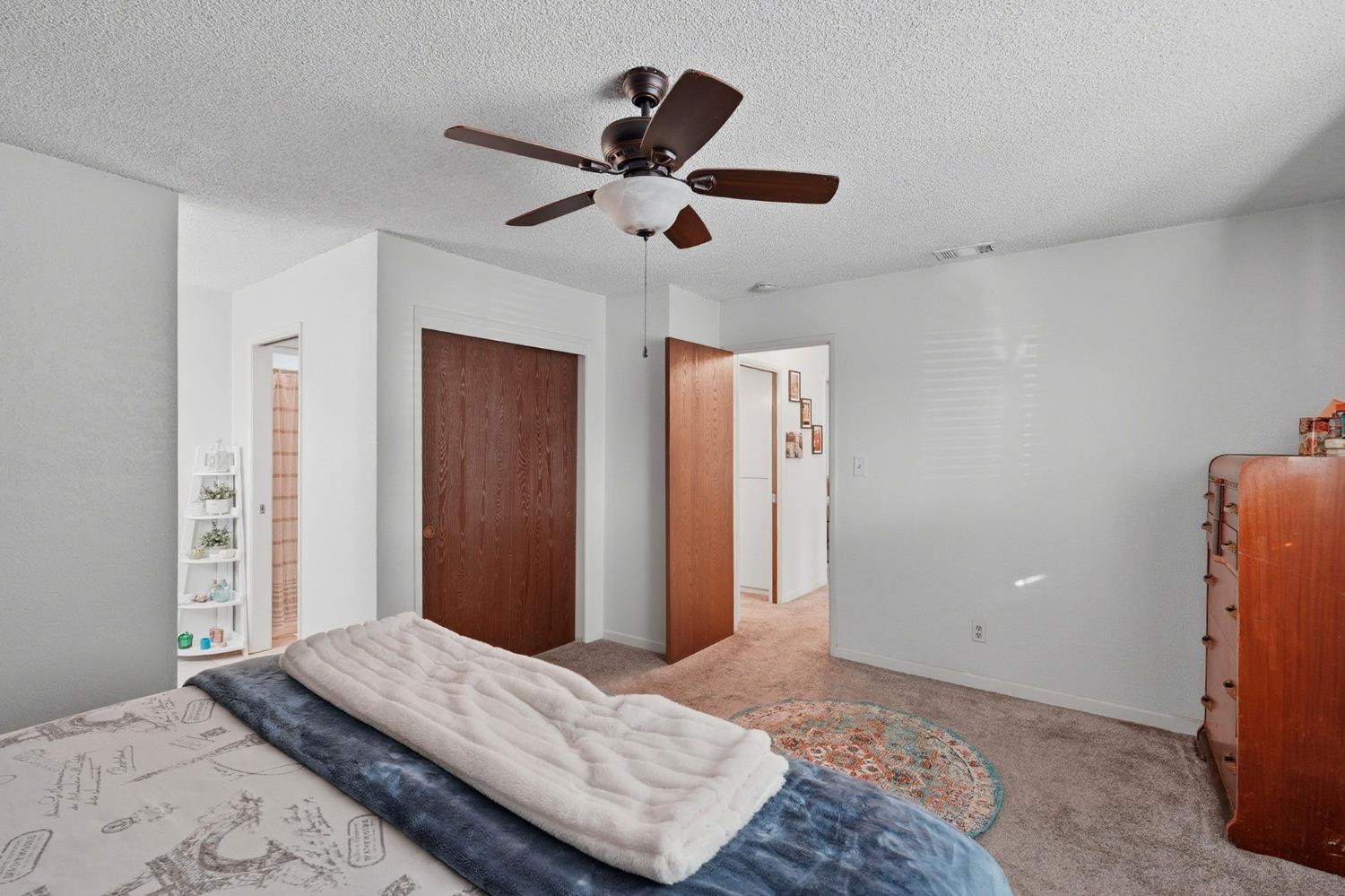 811 Hacienda Ave, Manteca, CA 95336