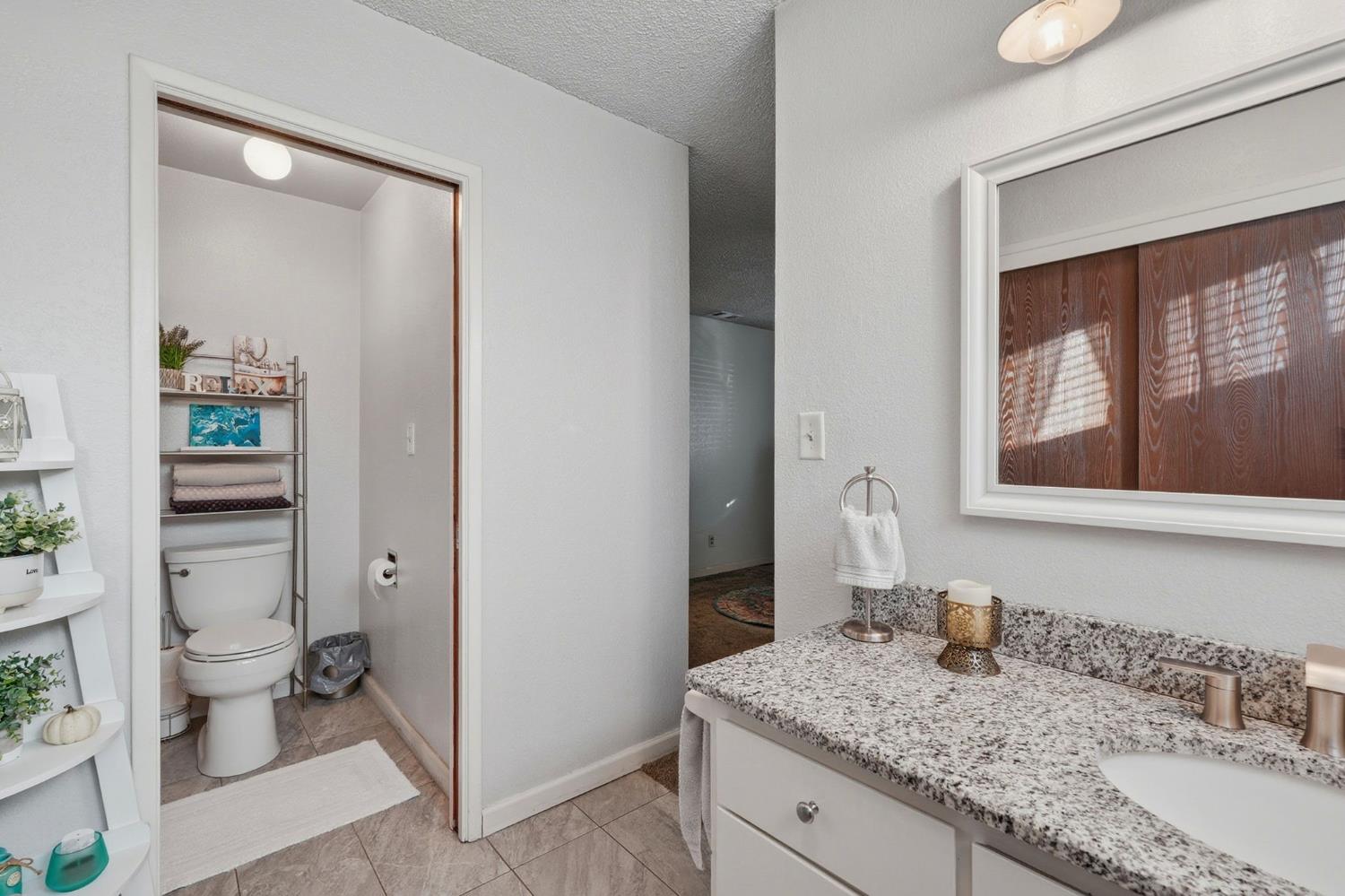 811 Hacienda Ave, Manteca, CA 95336