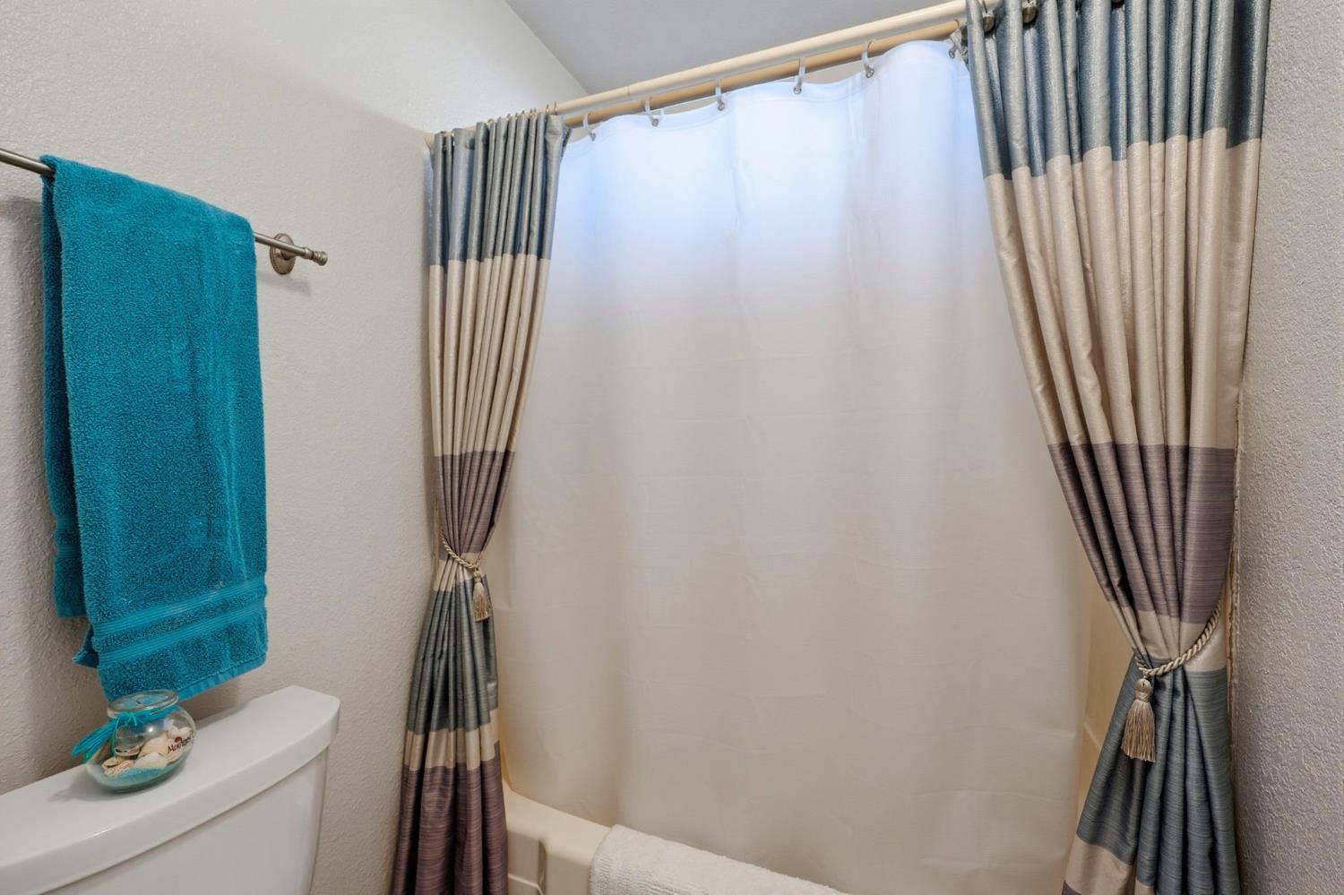 811 Hacienda Ave, Manteca, CA 95336