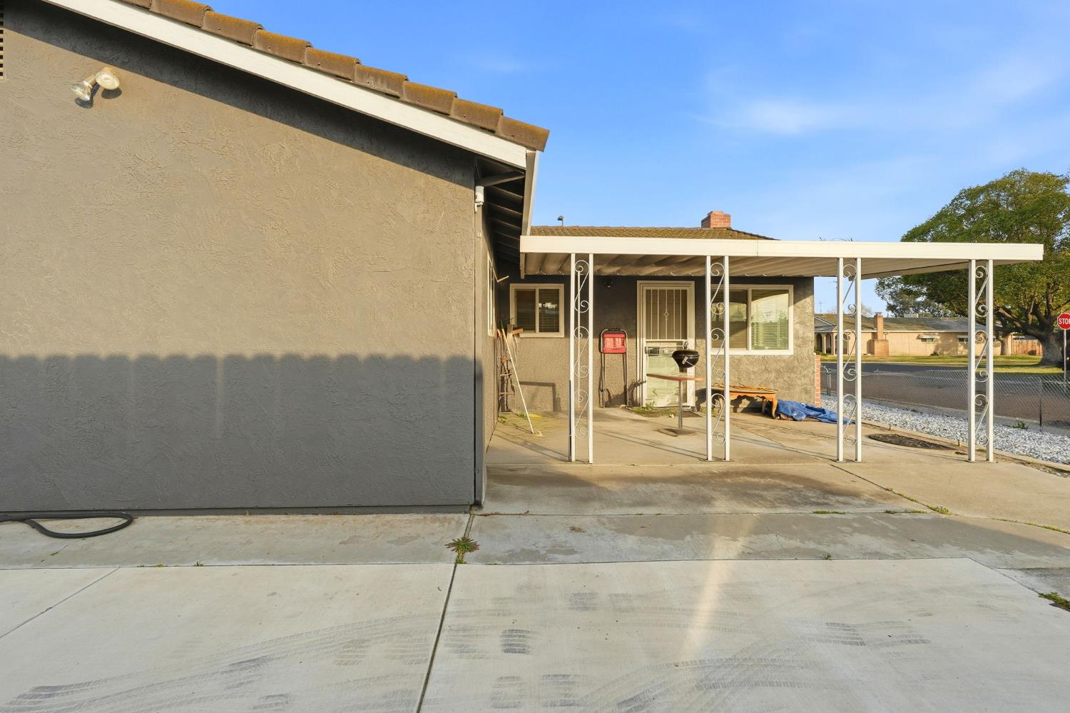 811 Hacienda Ave, Manteca, CA 95336