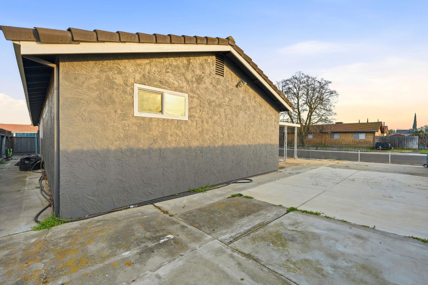 811 Hacienda Ave, Manteca, CA 95336