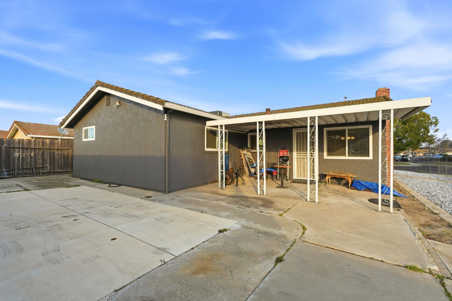 811 Hacienda Ave, Manteca, CA 95336