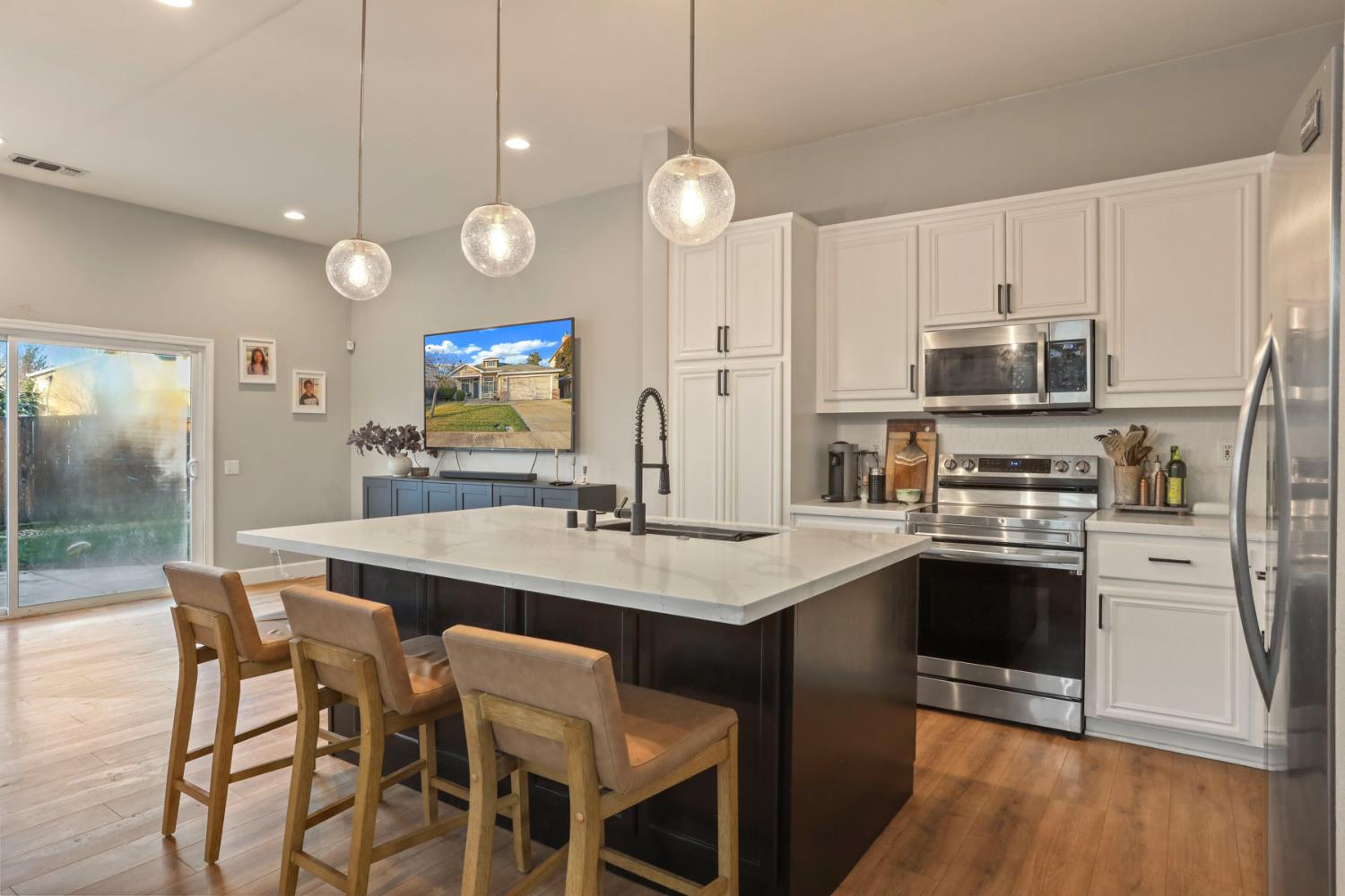 277 Fragrance St, Manteca, CA 95337