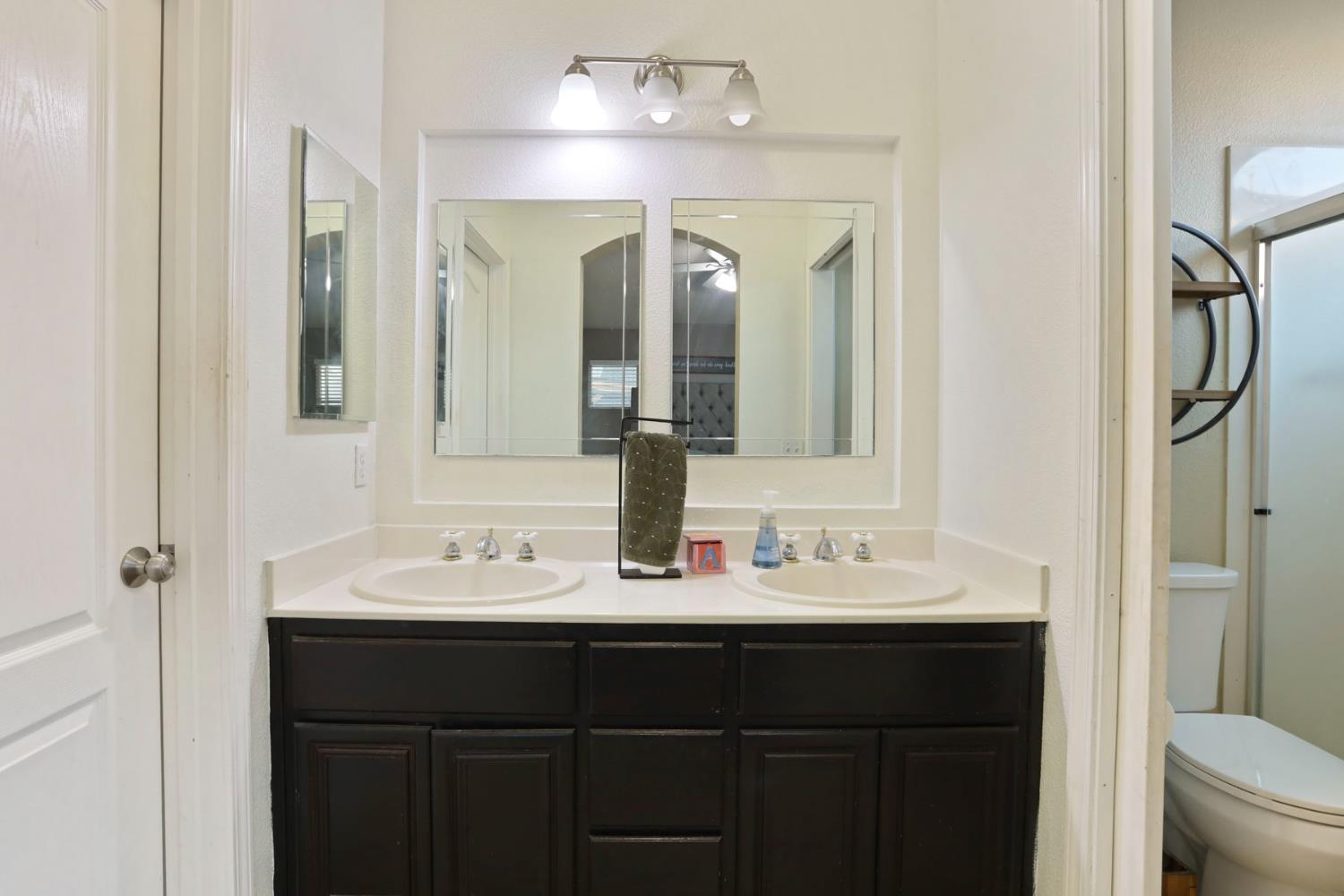 277 Fragrance St, Manteca, CA 95337