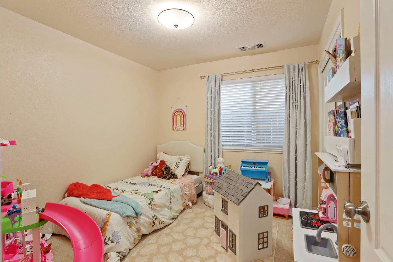 277 Fragrance St, Manteca, CA 95337