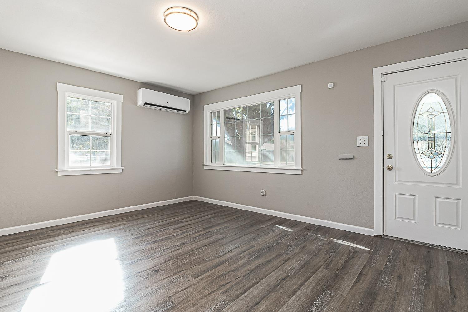 155 N Bryan Ave, Oakdale, CA 95361