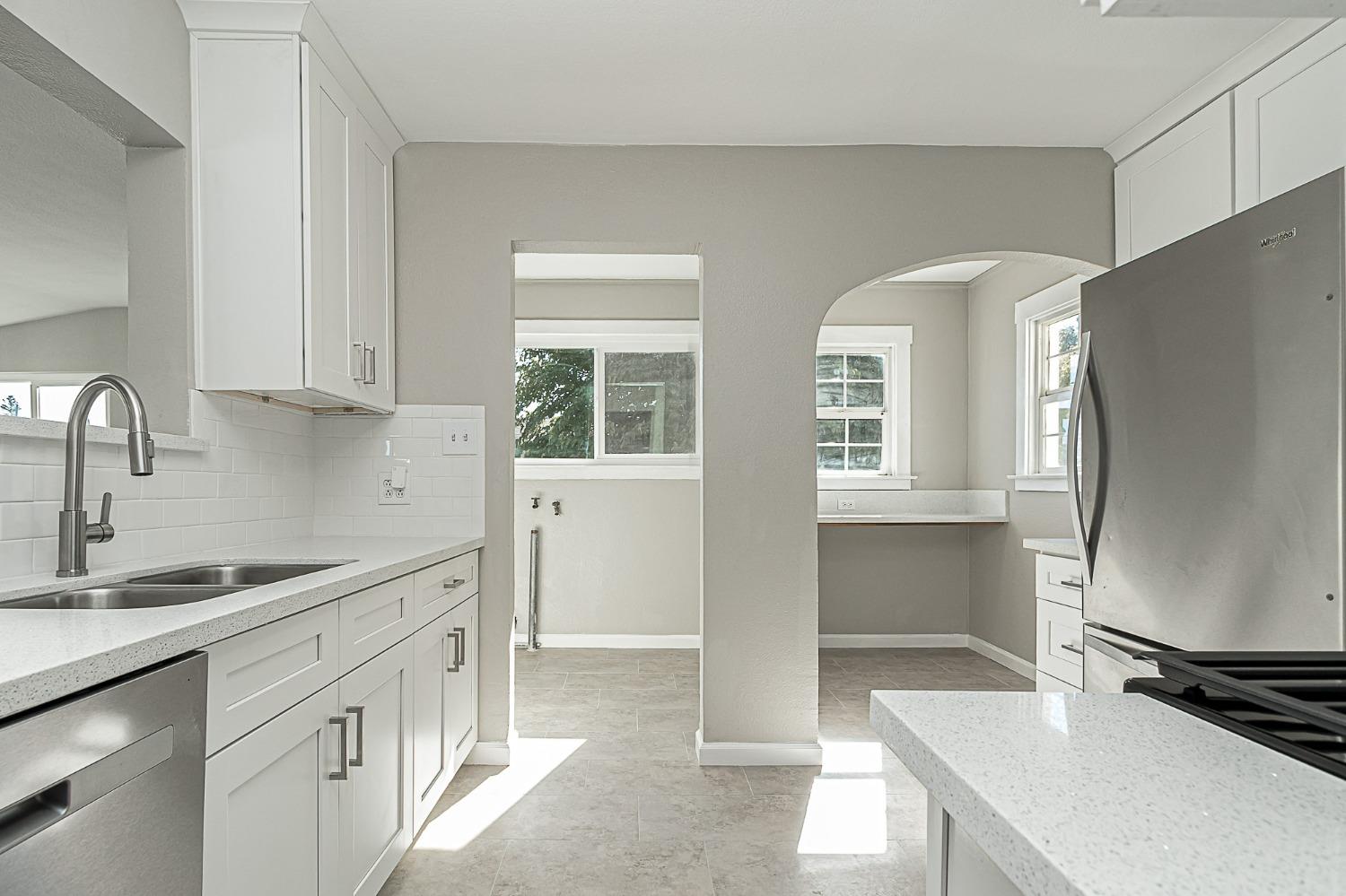 155 N Bryan Ave, Oakdale, CA 95361