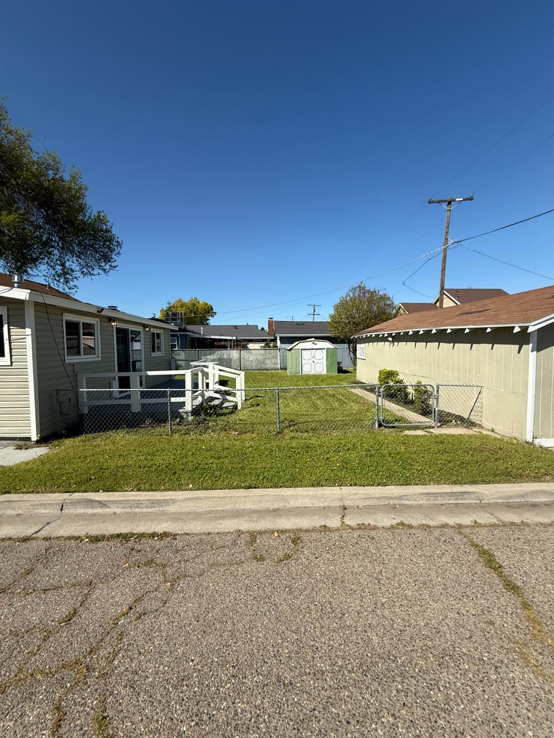 155 N Bryan Ave, Oakdale, CA 95361