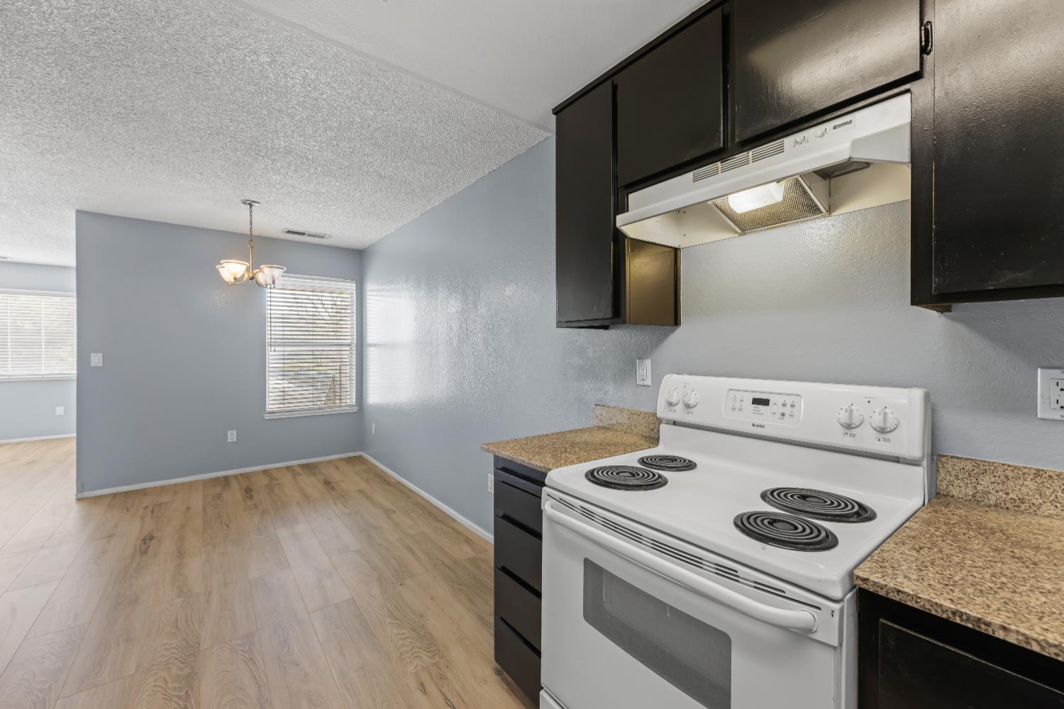 414 Cherry Ln #G, Manteca, CA 95337