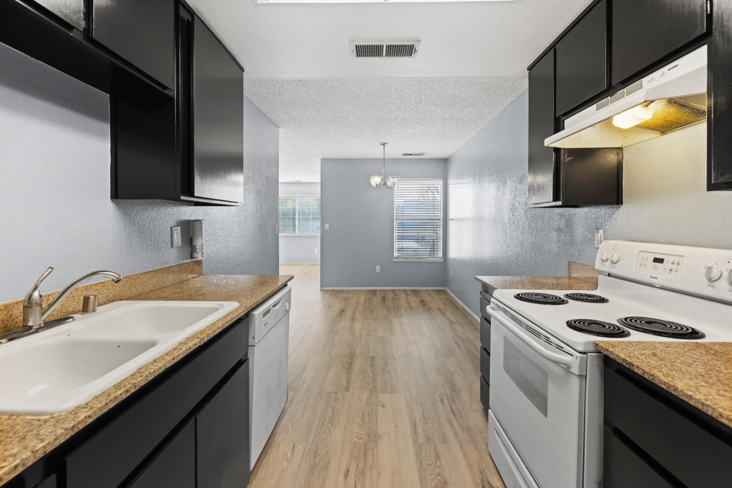 414 Cherry Ln #G, Manteca, CA 95337