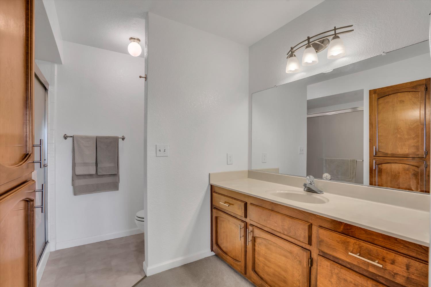 985 Camphor St, Manteca, CA 95337