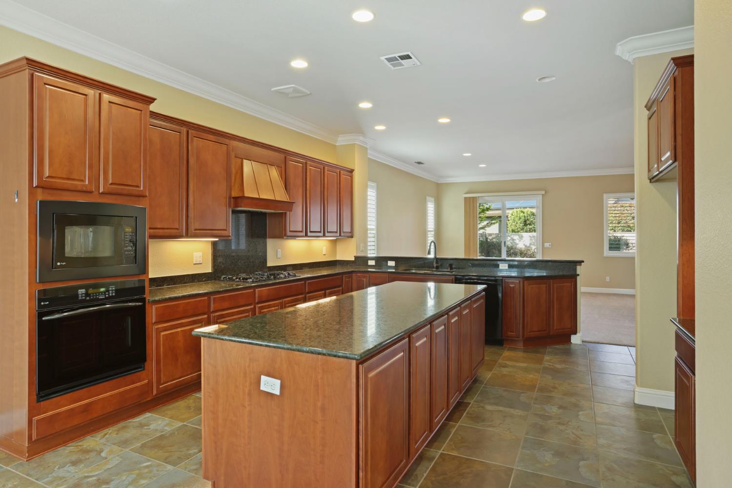 2439 Appleleaf Ln, Manteca, CA 95336