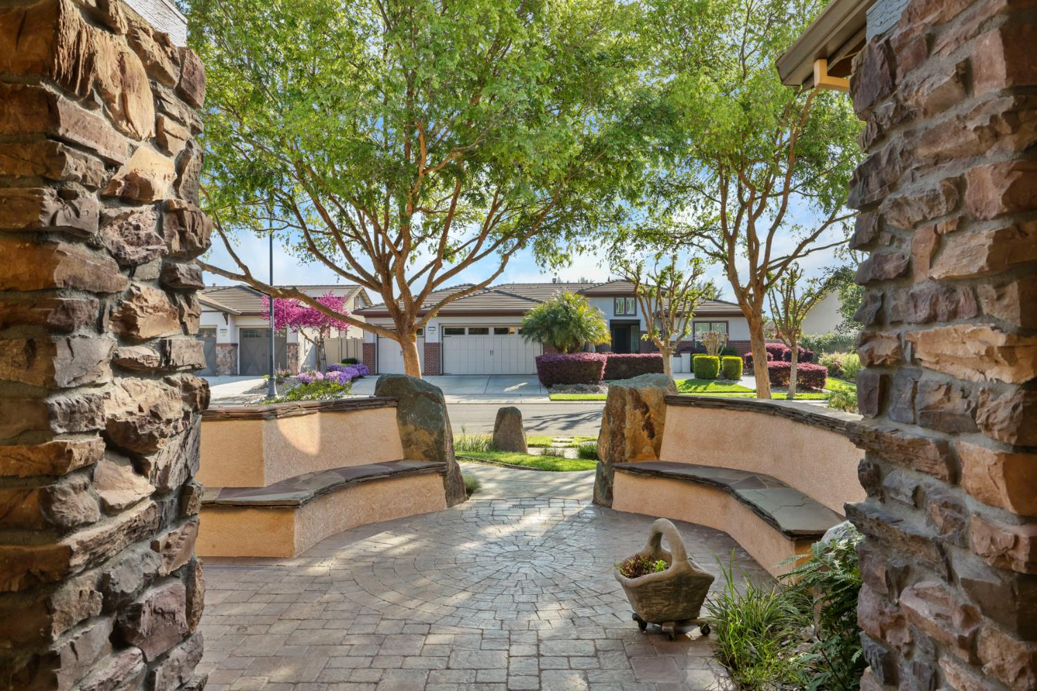 2439 Appleleaf Ln, Manteca, CA 95336