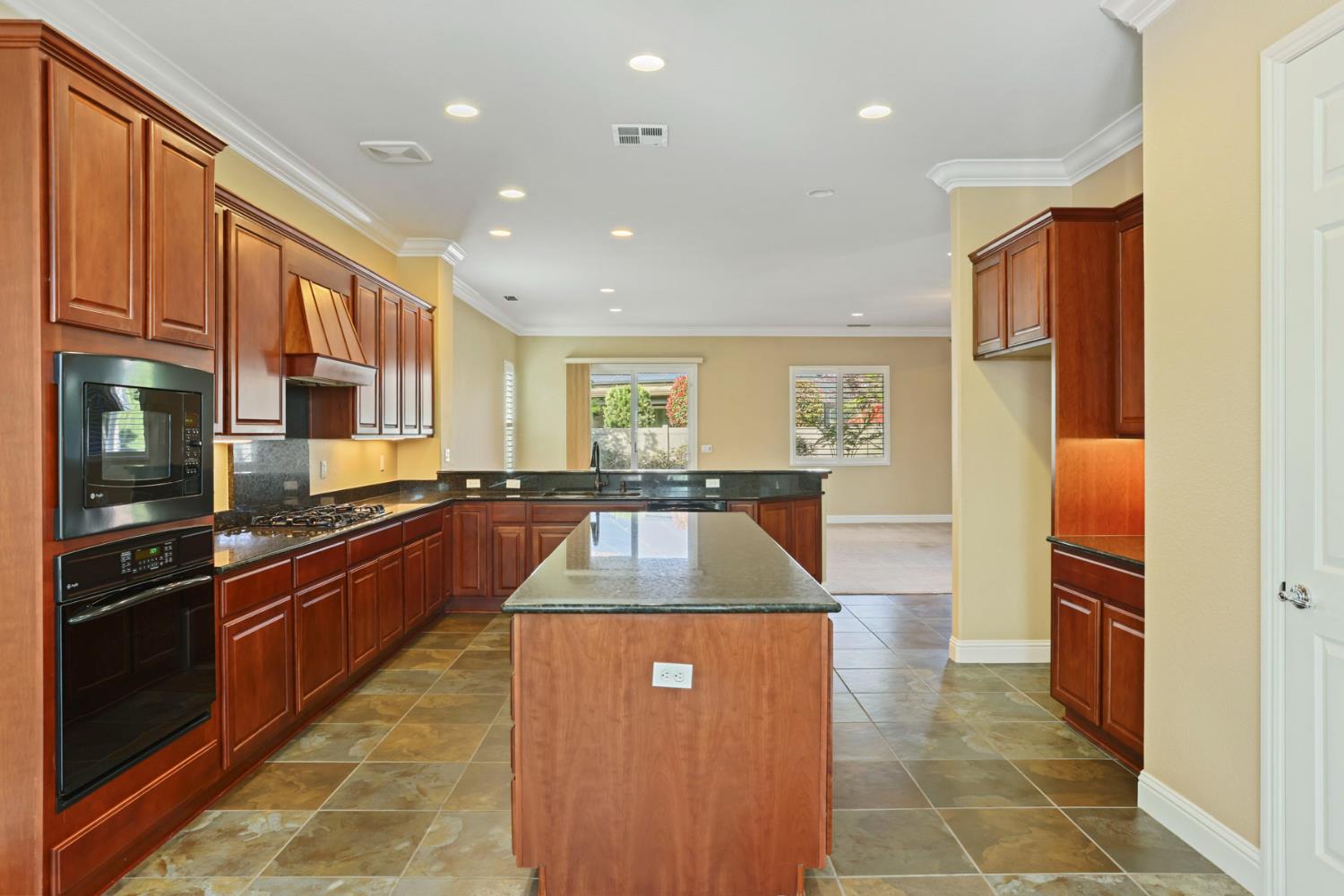 2439 Appleleaf Ln, Manteca, CA 95336