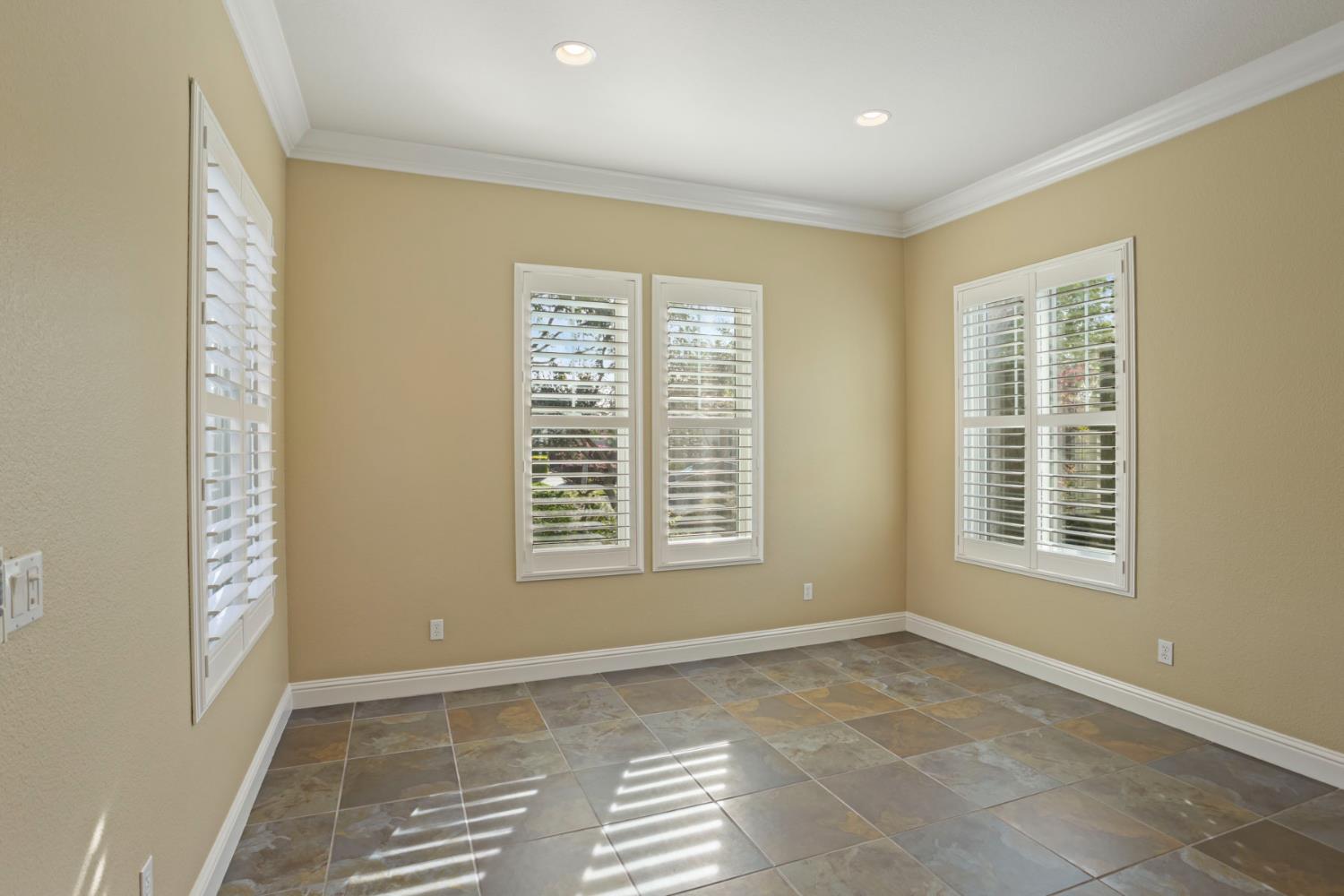 2439 Appleleaf Ln, Manteca, CA 95336