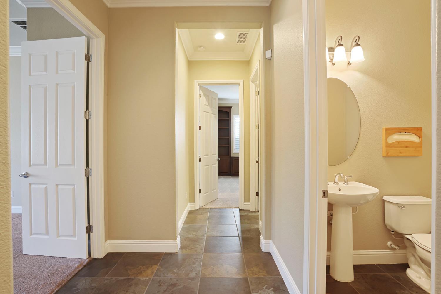 2439 Appleleaf Ln, Manteca, CA 95336