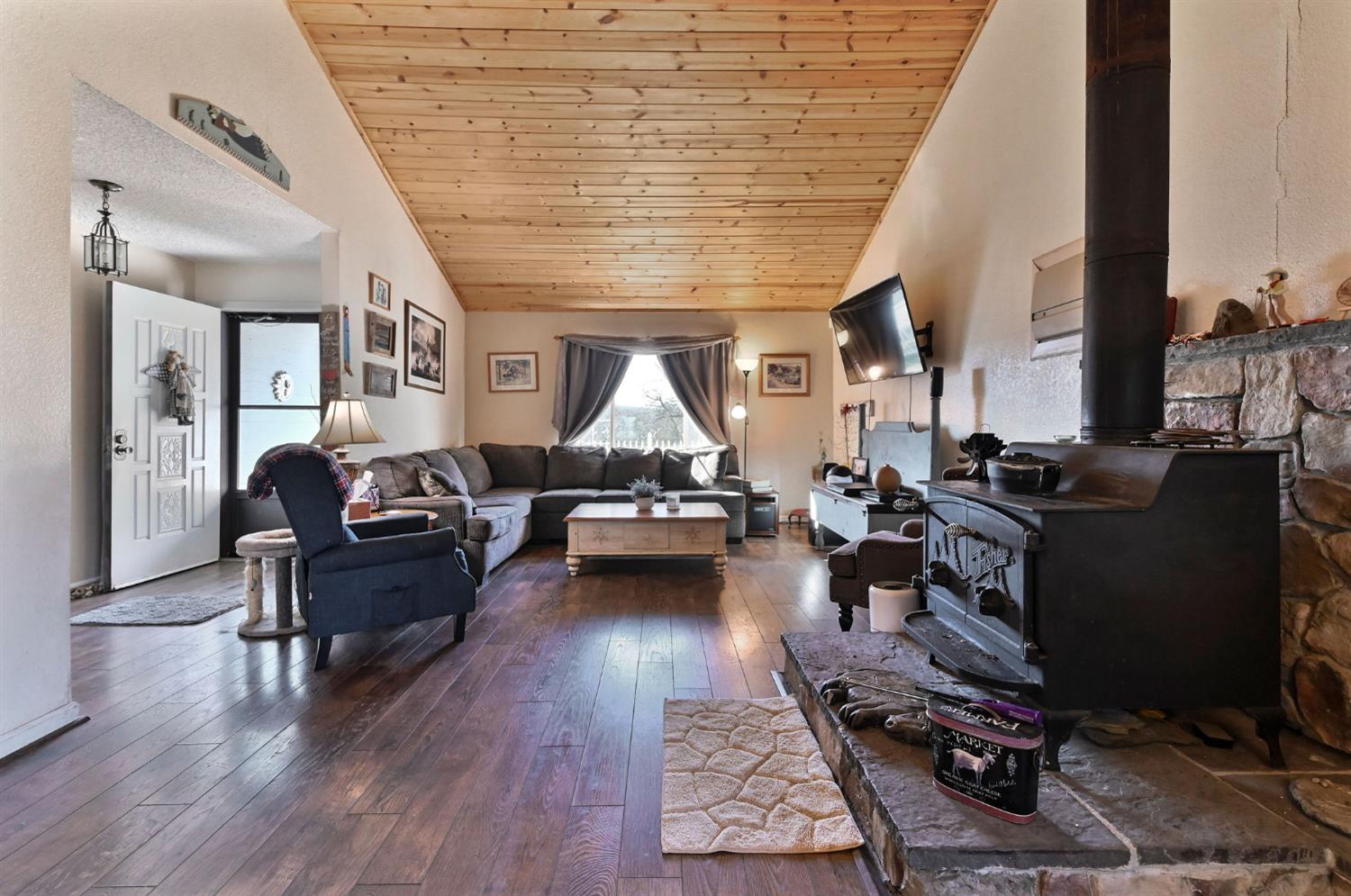 3653 Chuckwagon Dr, Copperopolis, CA 95228