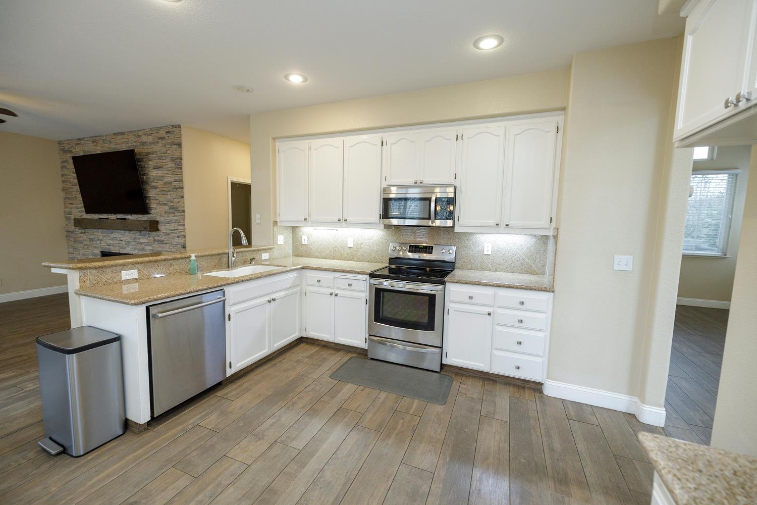 446 Meyenberg Ave, Ripon, CA 95366