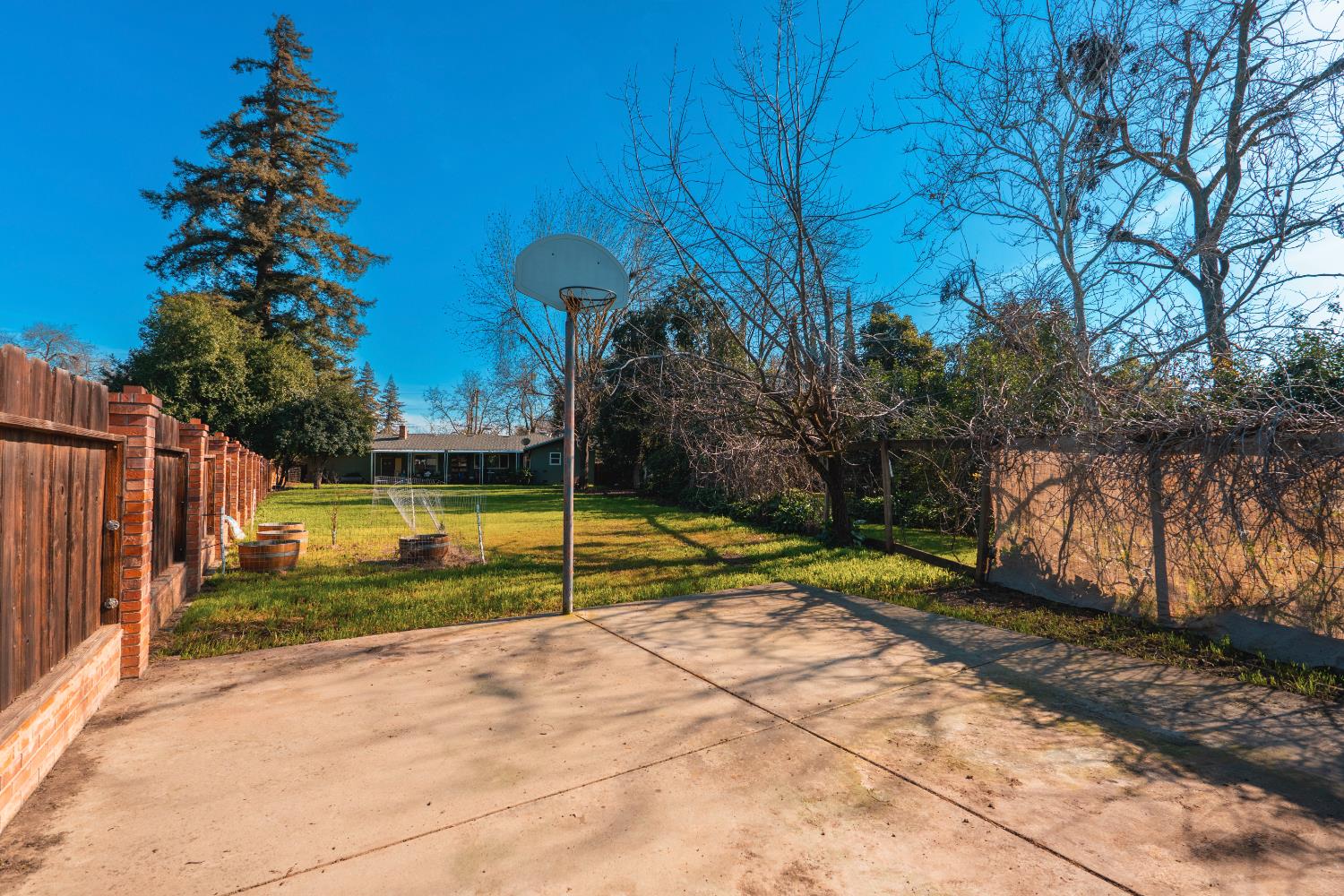 1541 W North Bear Creek Dr, Merced, CA 95348