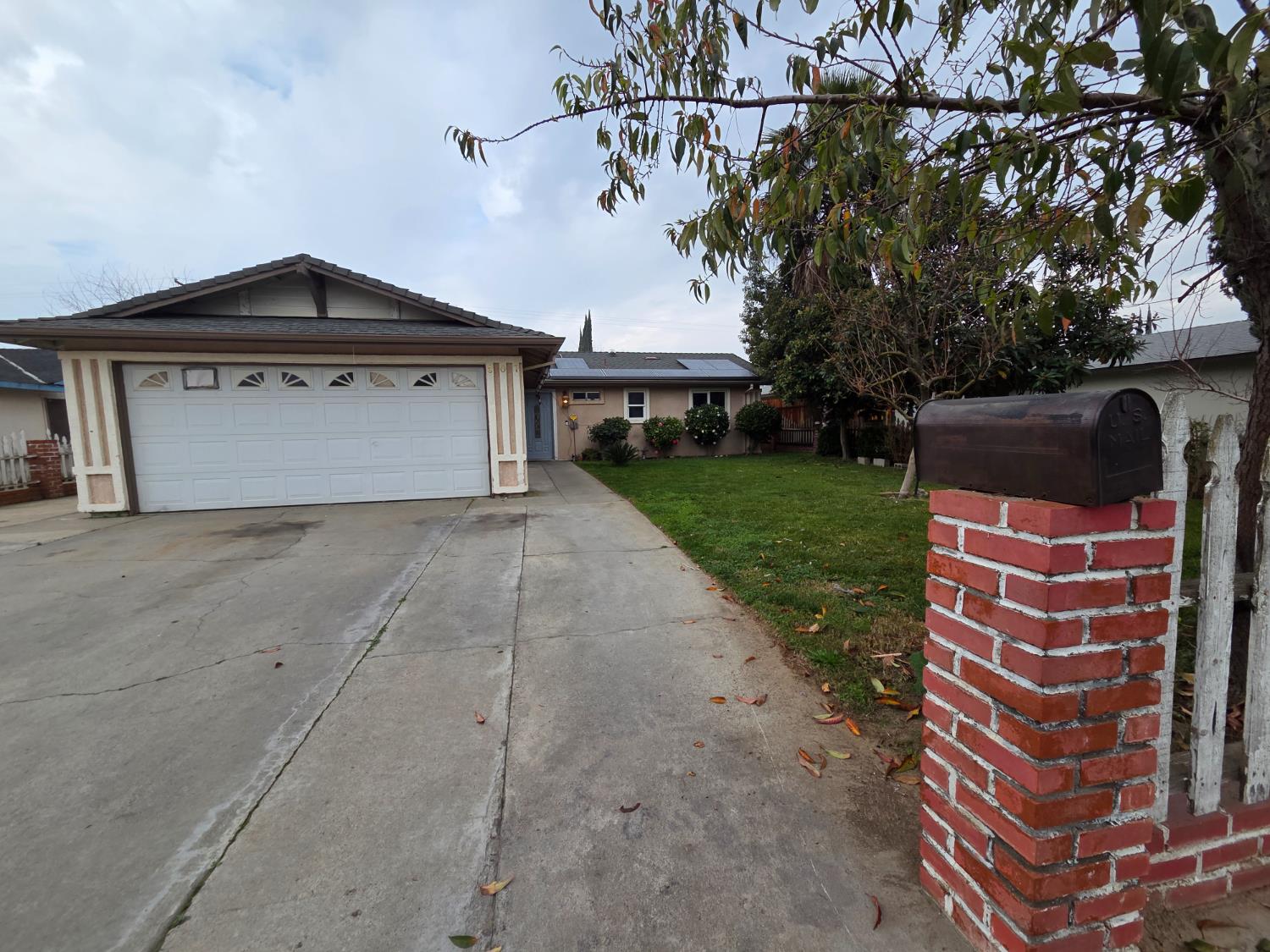 807 Olds Ave, Livingston, CA 95334