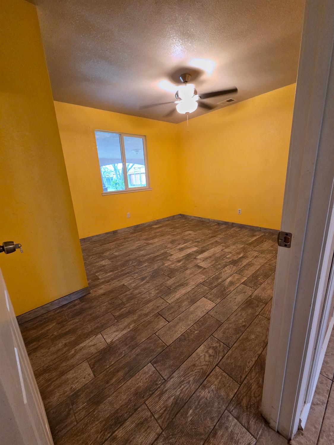 807 Olds Ave, Livingston, CA 95334