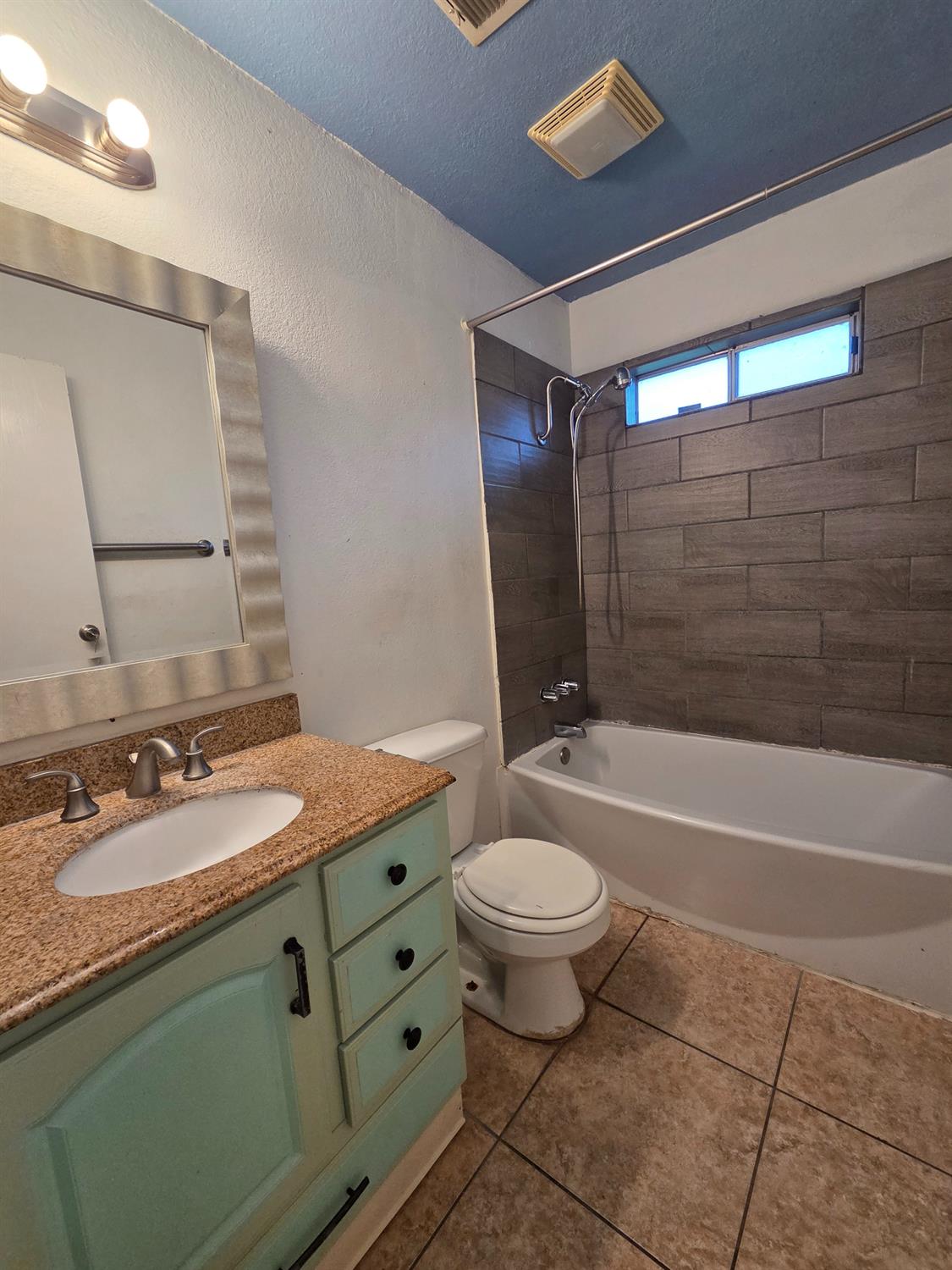 807 Olds Ave, Livingston, CA 95334