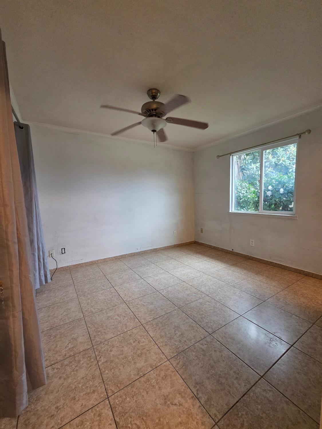 807 Olds Ave, Livingston, CA 95334