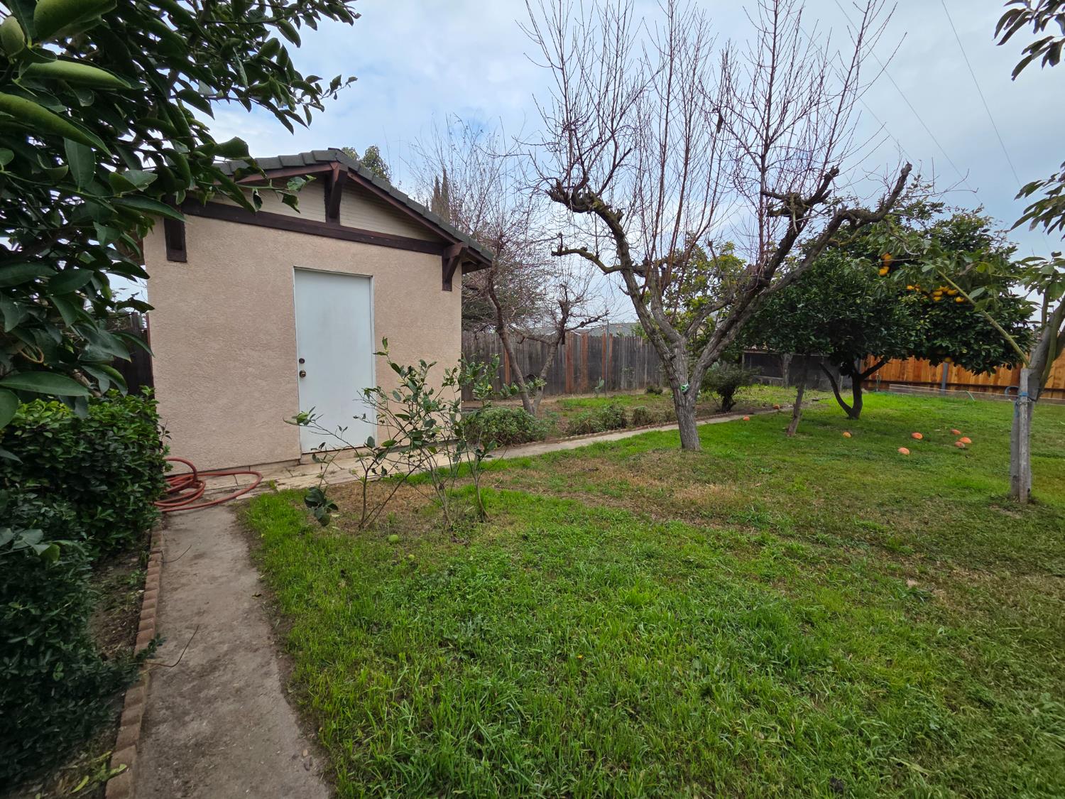 807 Olds Ave, Livingston, CA 95334