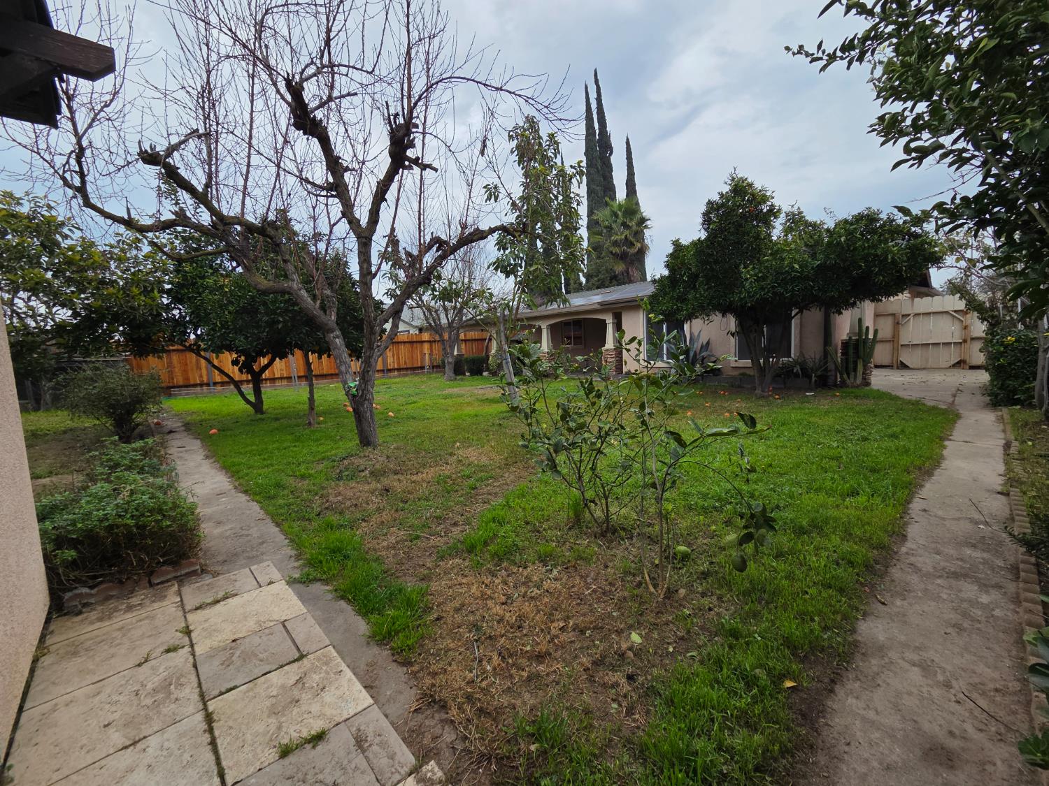 807 Olds Ave, Livingston, CA 95334