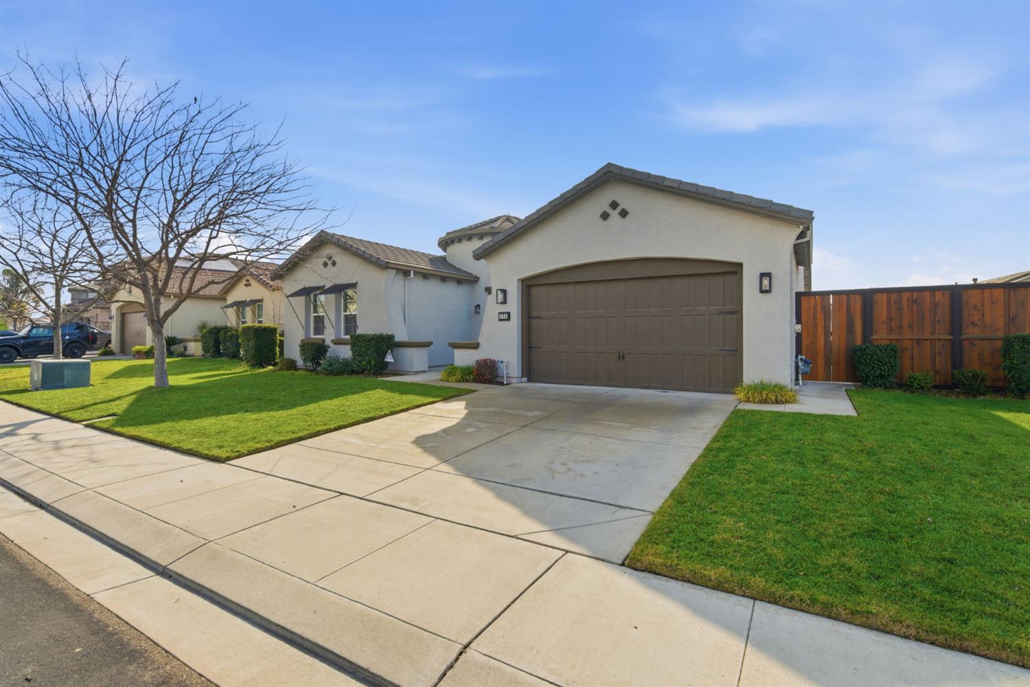 976 Glen Abbey Dr, Manteca, CA 95336