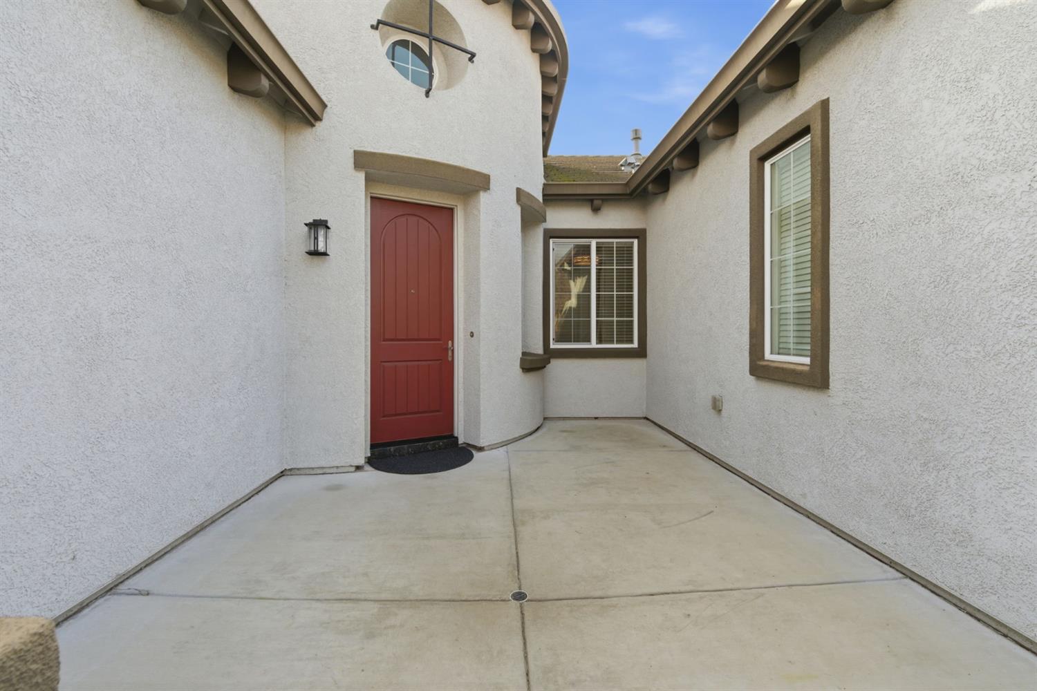 976 Glen Abbey Dr, Manteca, CA 95336