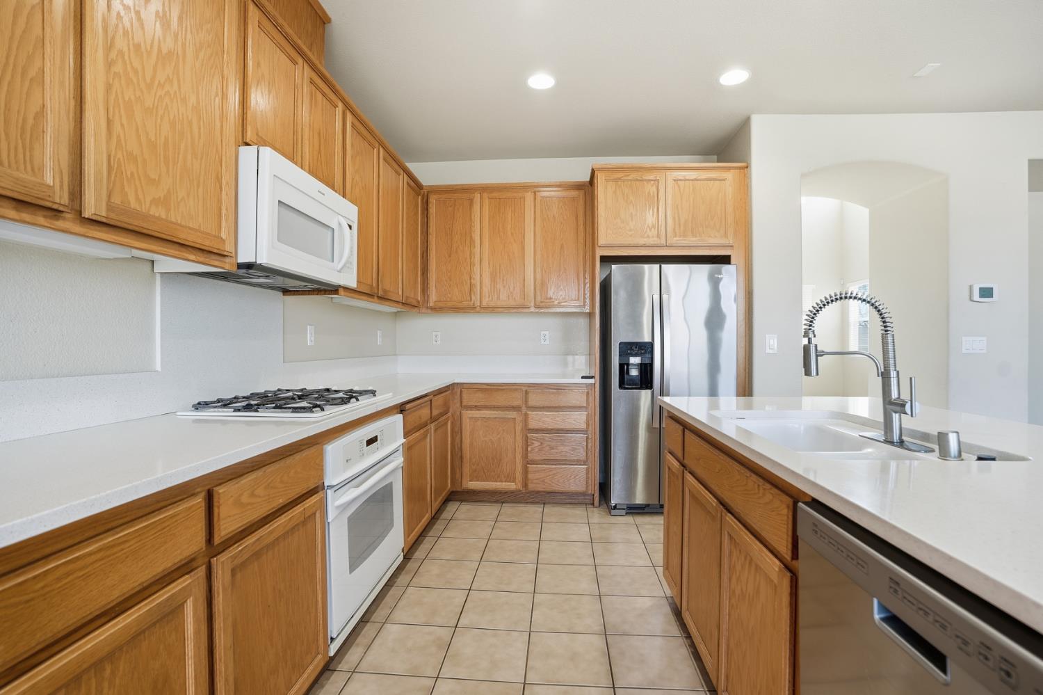 1025 Barbados St, Manteca, CA 95337