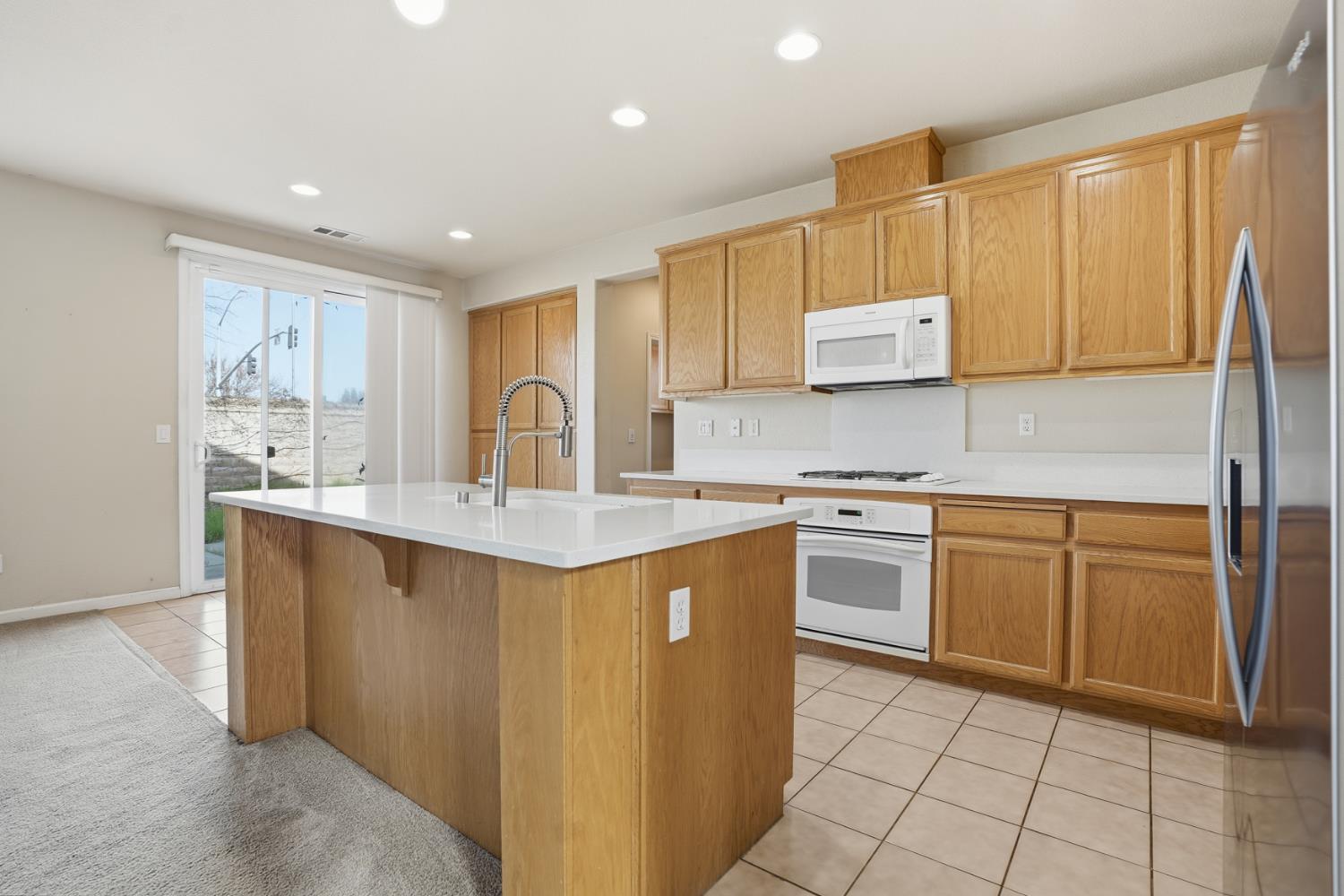 1025 Barbados St, Manteca, CA 95337