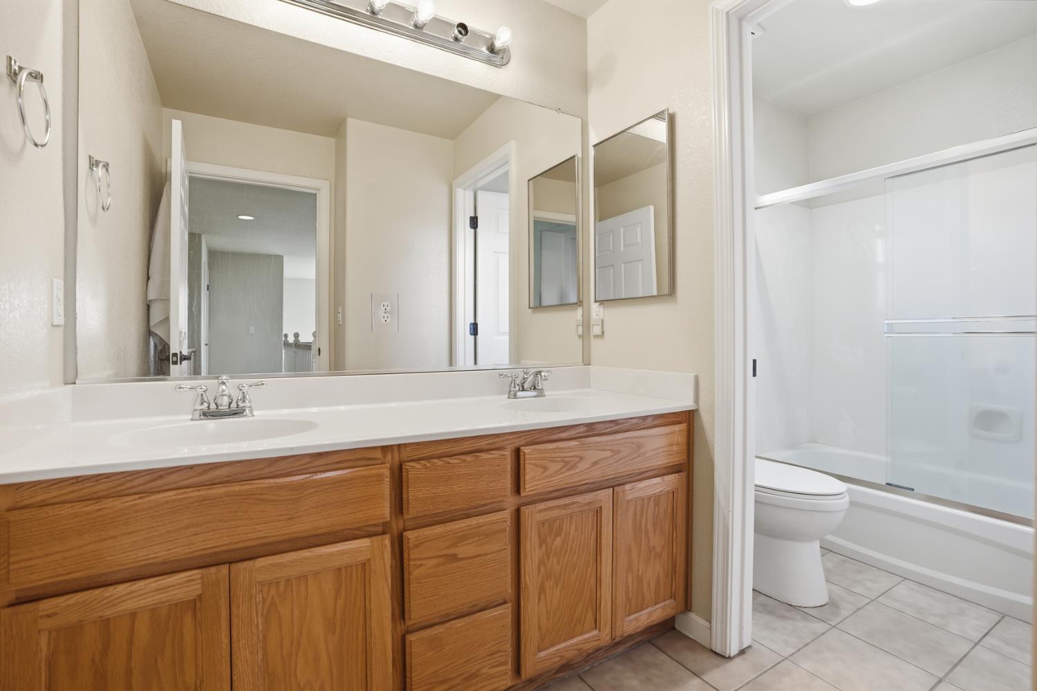 1025 Barbados St, Manteca, CA 95337