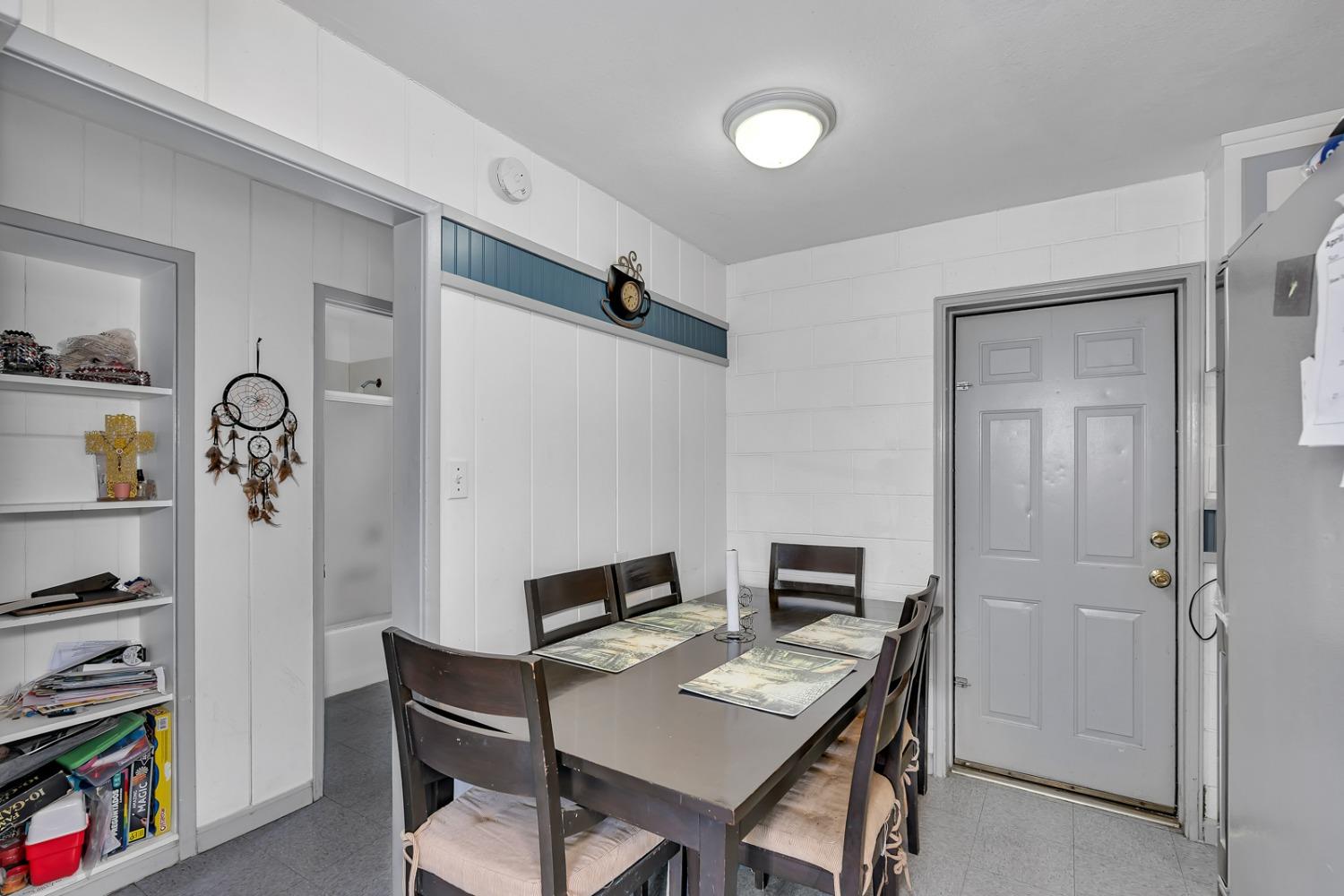 1109 1111 Center Ave, Dos Palos, CA 93620