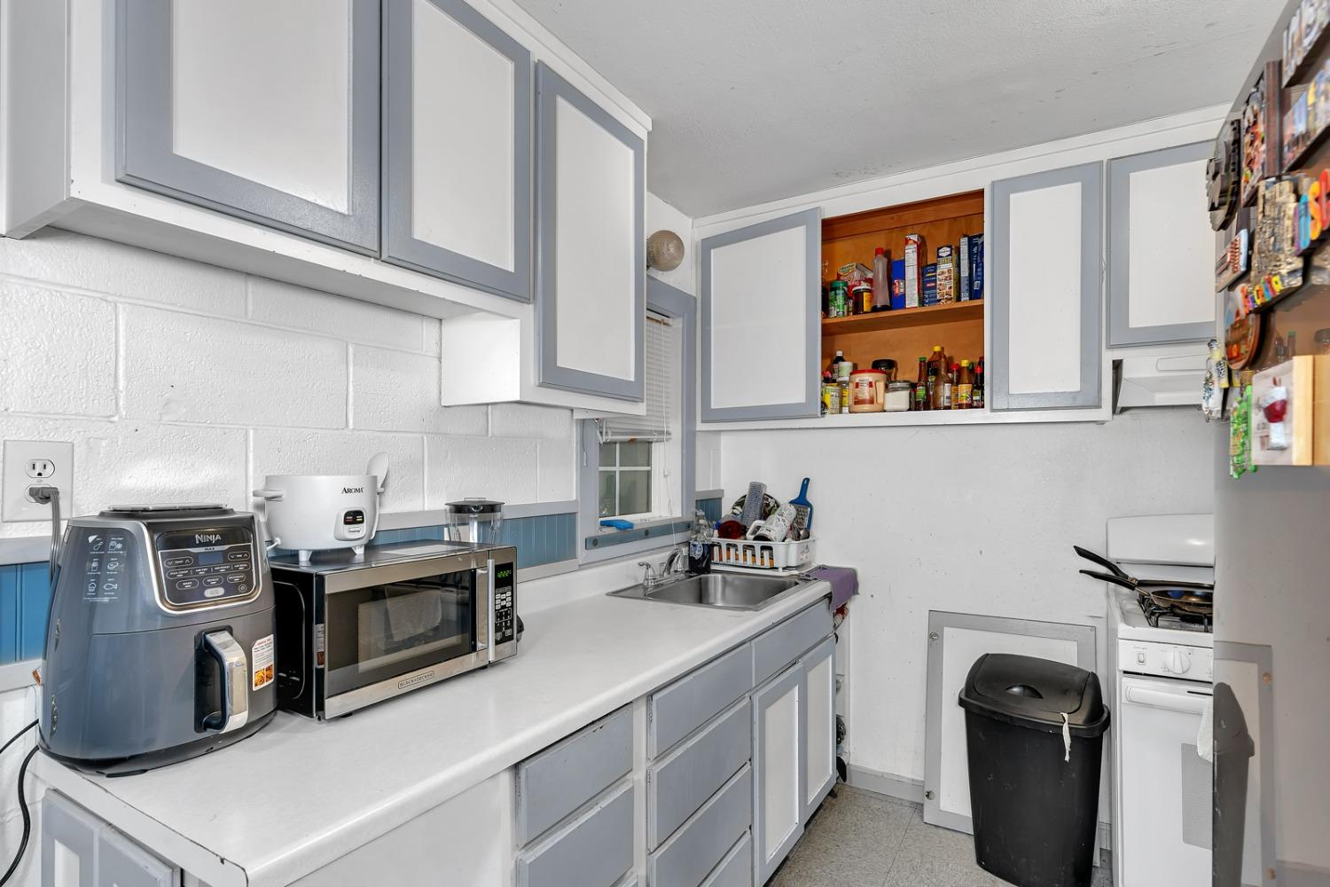 1109 1111 Center Ave, Dos Palos, CA 93620