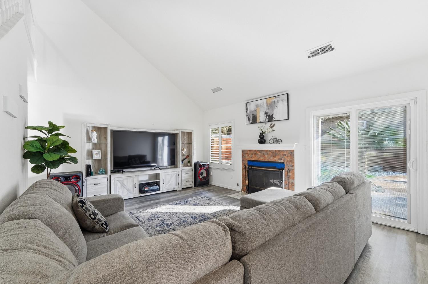 2612 Snyder Ave, Modesto, CA 95356