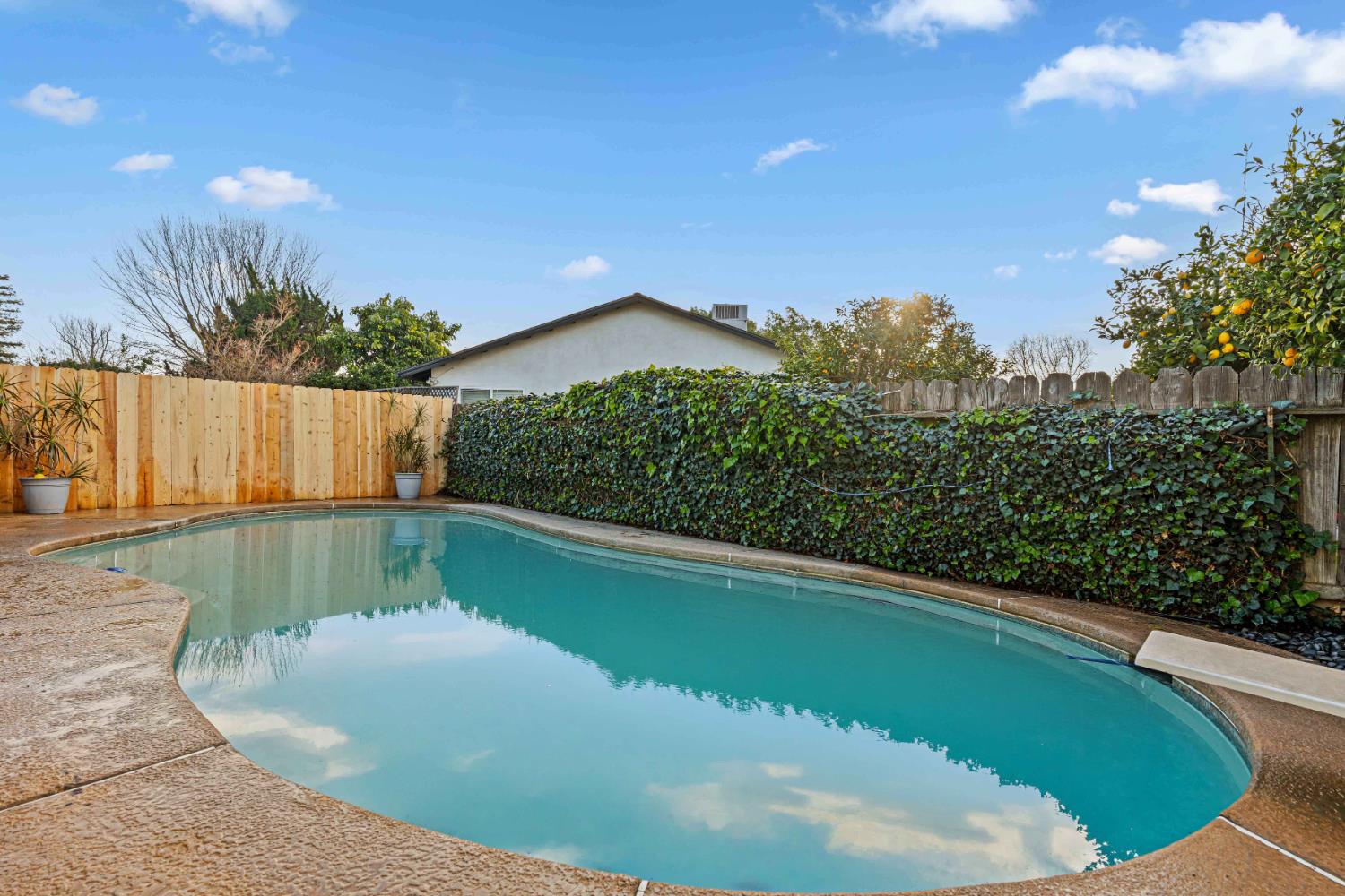 3913 Peacock Ln, Modesto, CA 95356