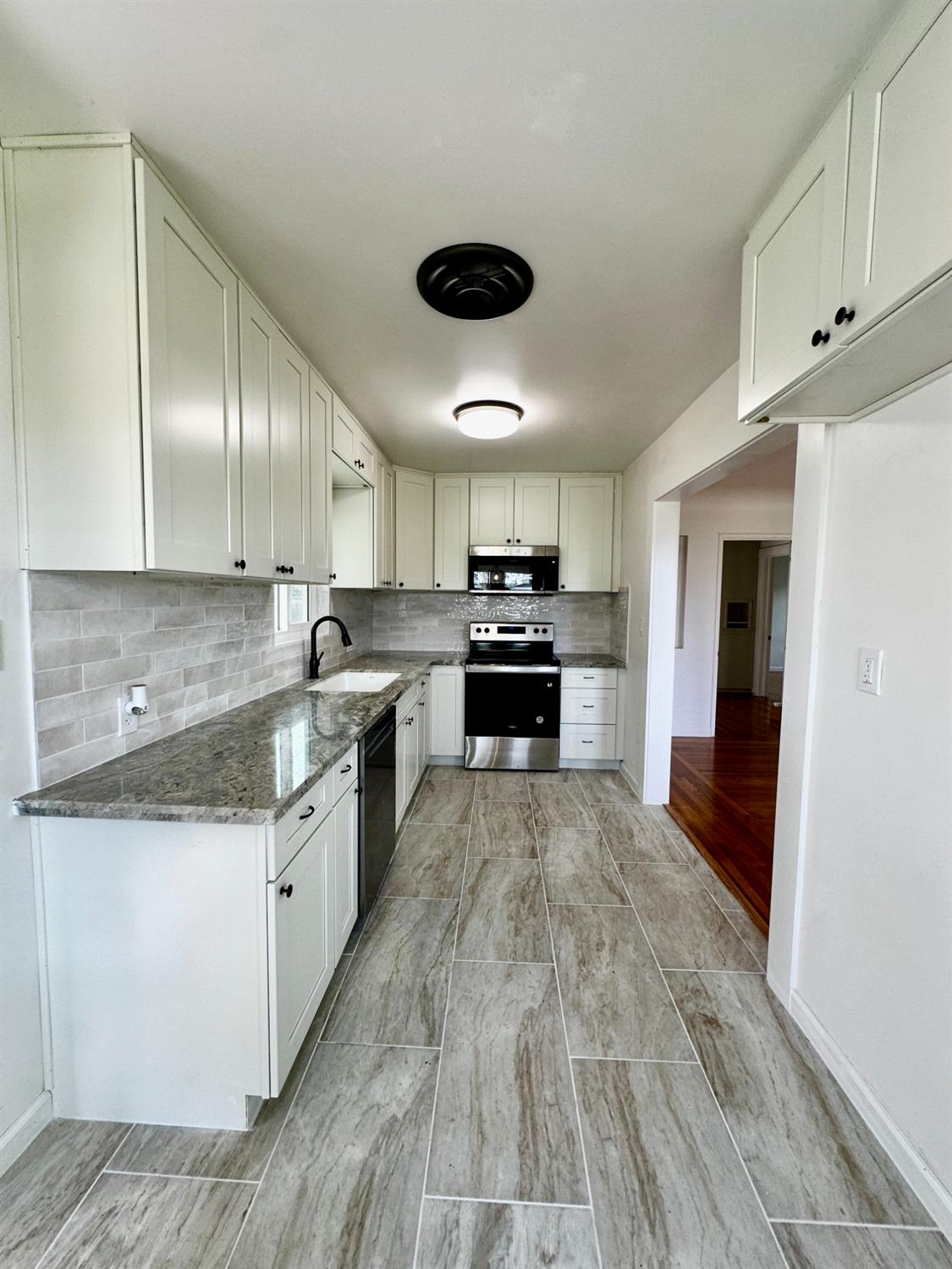 944 W 22nd St, Merced, CA 95340