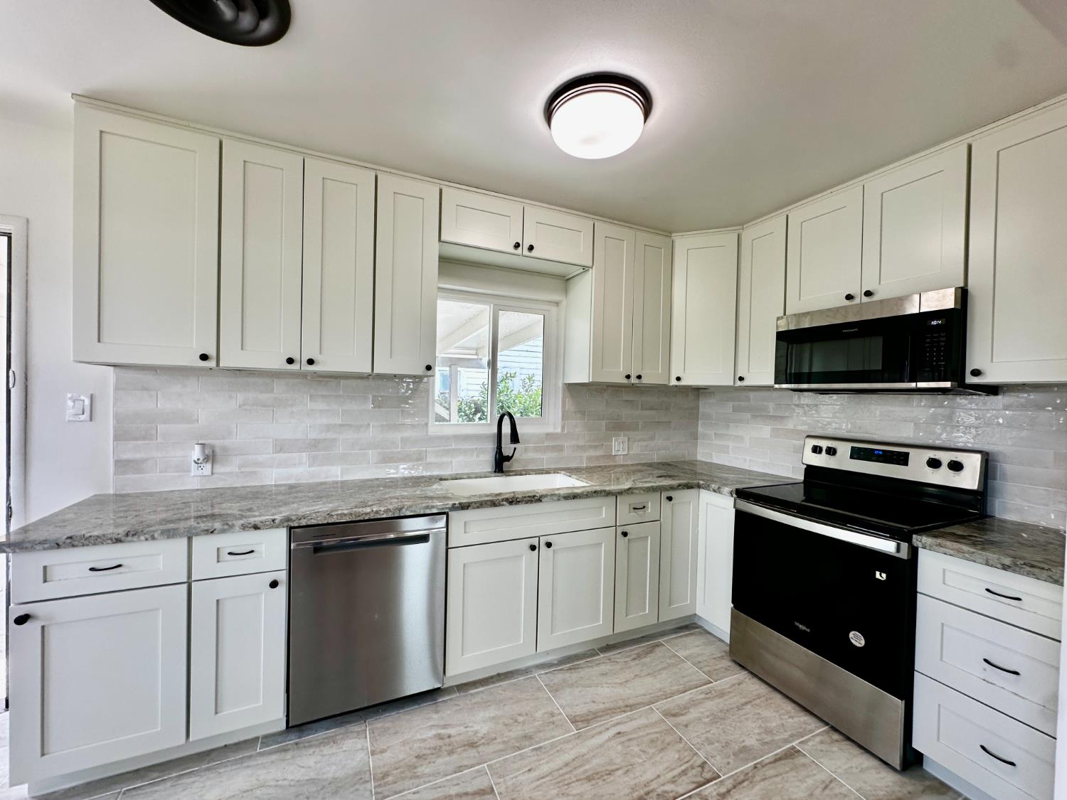 944 W 22nd St, Merced, CA 95340